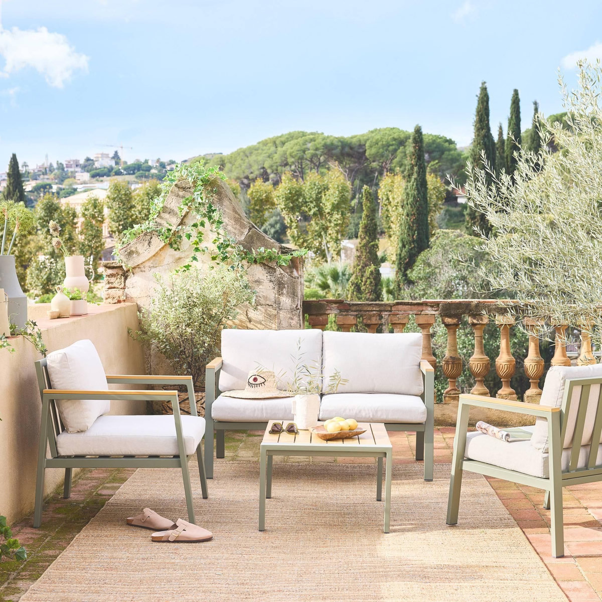 SWEEEK Salon de jardin Casoria, aluminium et polywood 4 places, 1 canapé, 2 fauteuils, 1 table basse