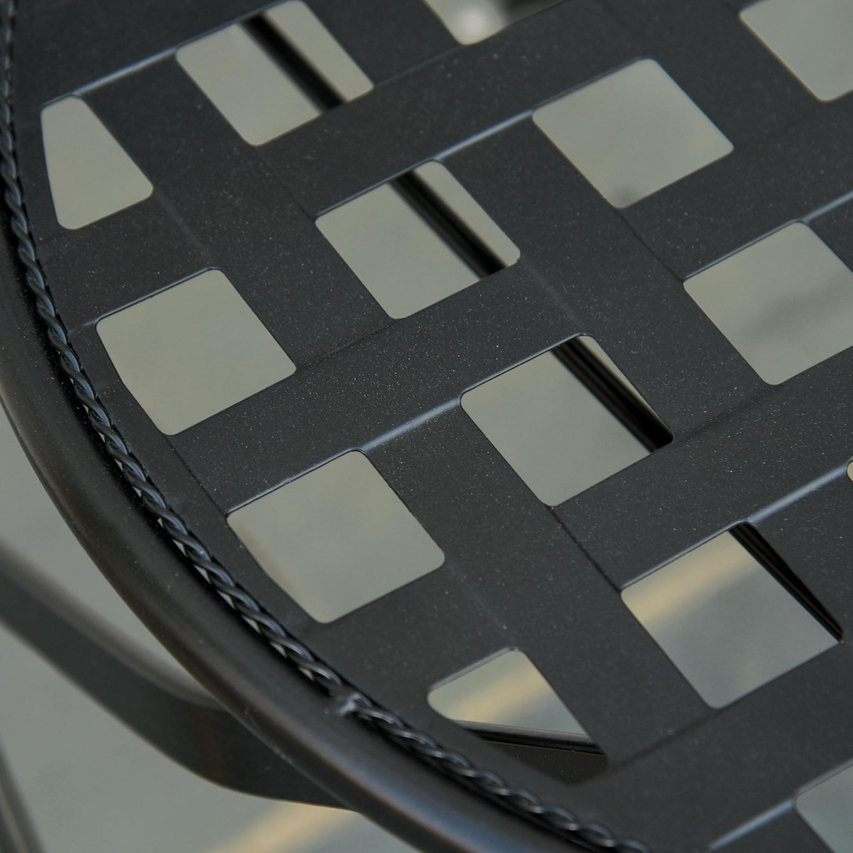 OUTSUNNY Ensemble bistro 2 places 3 pièces style fer forgé mosaïque céramique motif rose des vents chaises pliables métal époxy noir