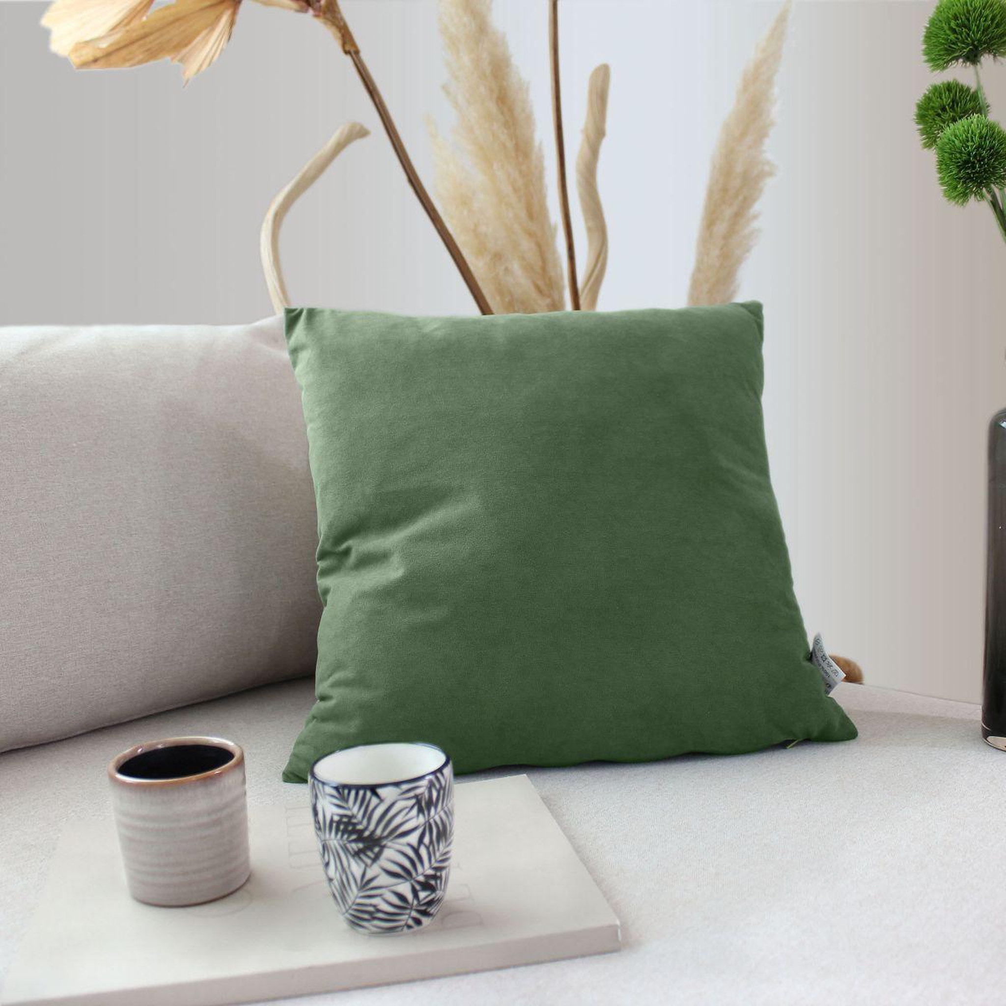 Voir la diapositive 2 : ENJOY HOME Coussin déco en velours  câlin  40x40cm vert argile