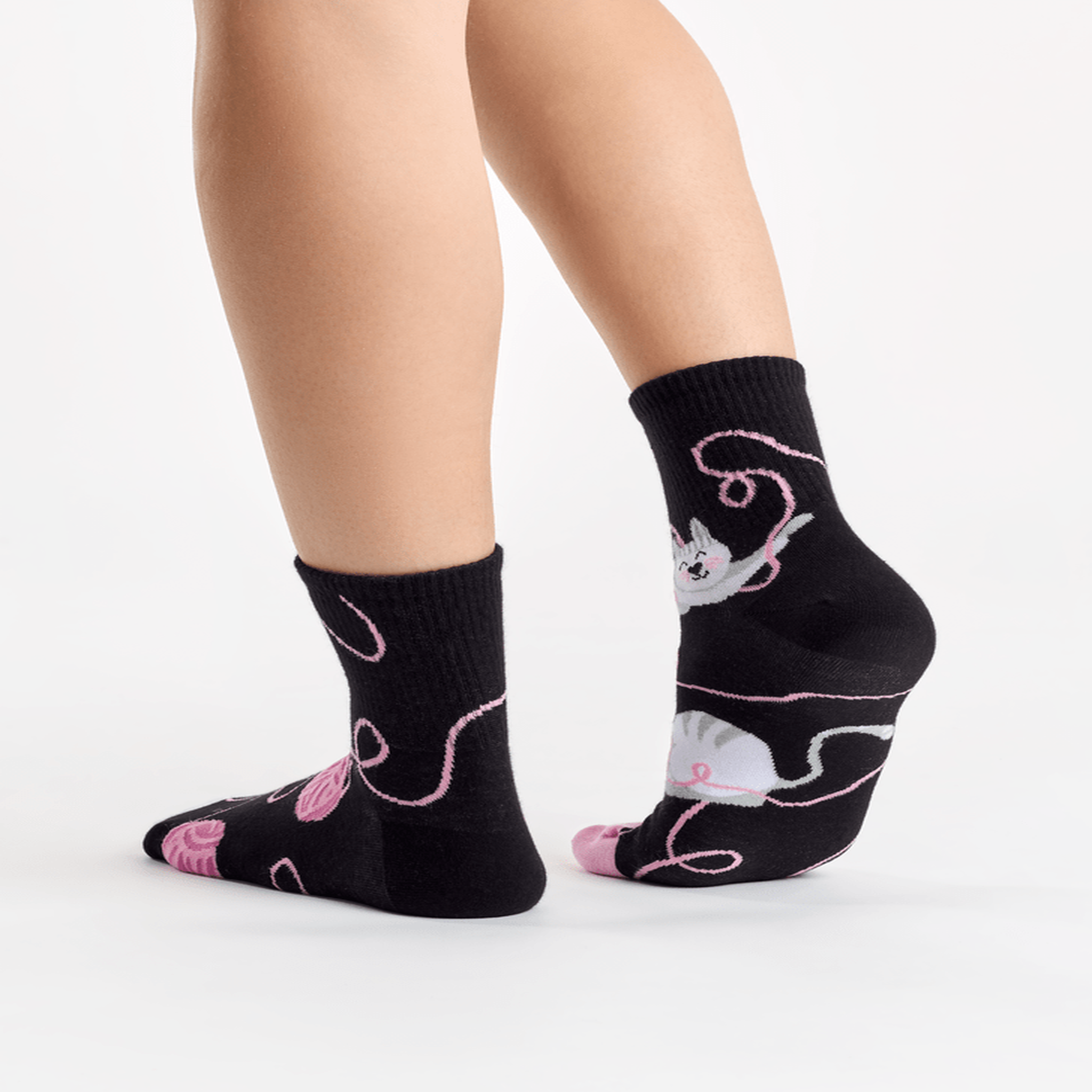 Voir la diapositive 3 : DEDOLES Chaussettes courtes chat et pelote de laine