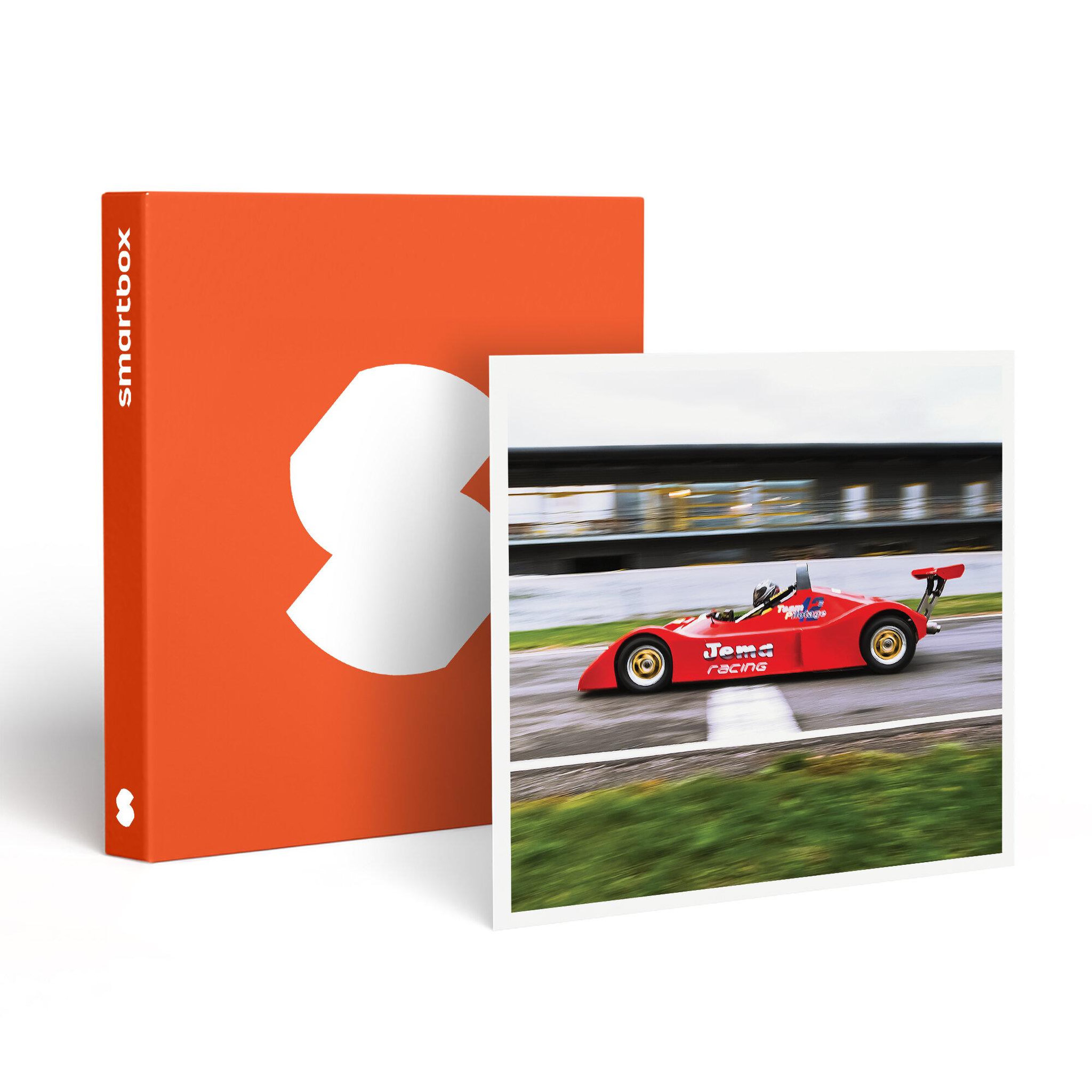 Voir la diapositive 1 : Smartbox Stage de pilotage en Sport Proto JEMA 180 cv sur circuit asphalte près de Saint-Étienne - Coffret Cadeau Sport & Aventure