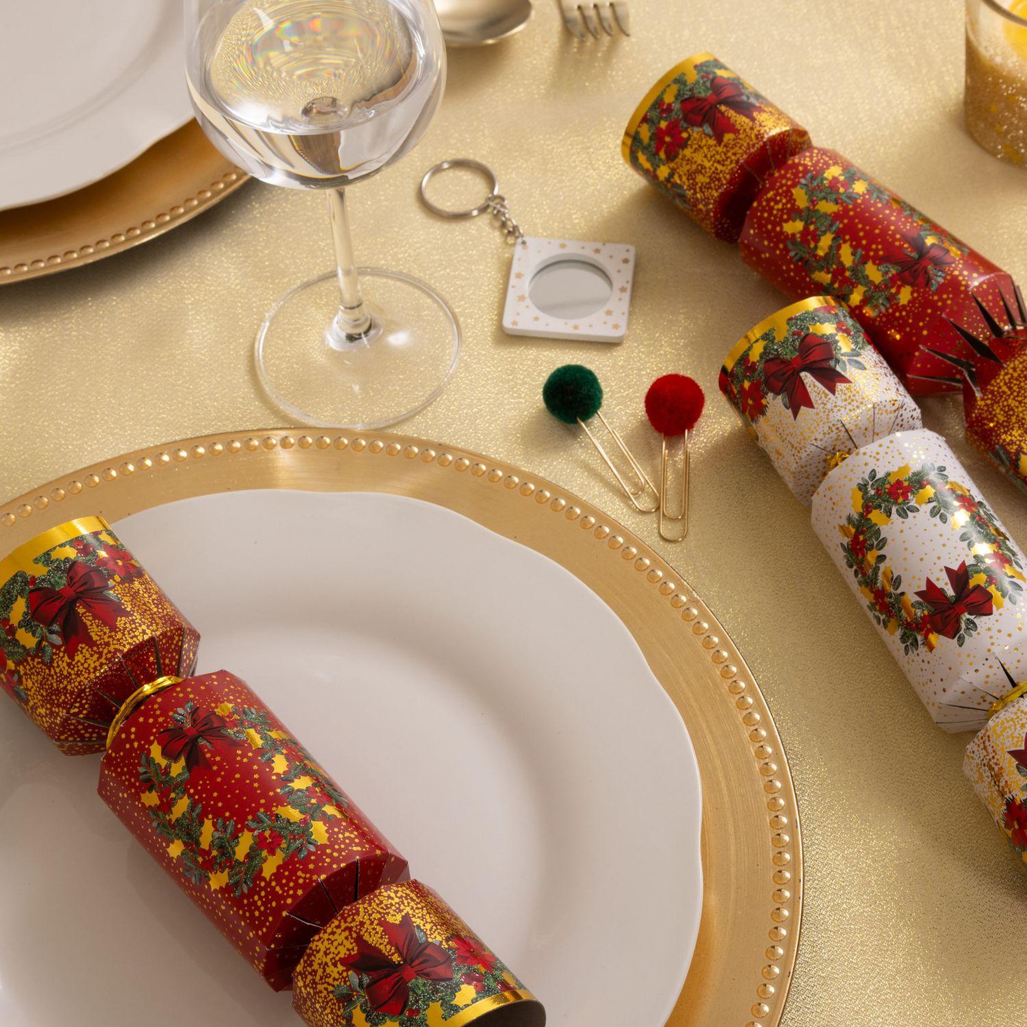 Voir la diapositive 2 : FEERIC LIGHT & CHRISTMAS Lot de 6 crackers imprimés couronne de noël - rouge et blanc