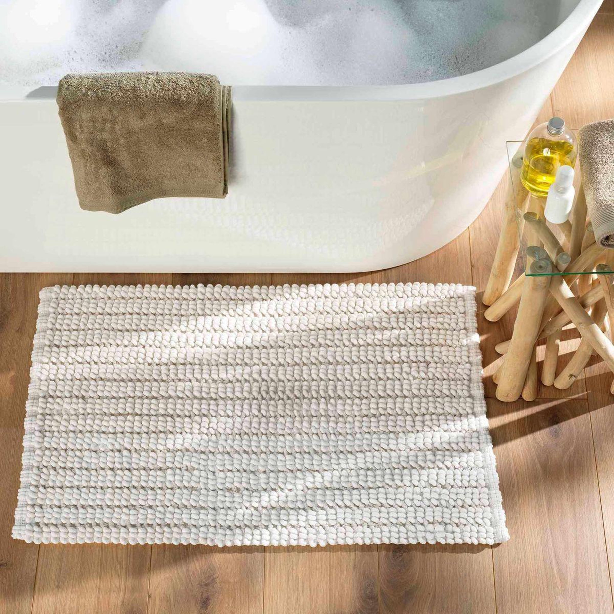 Voir la diapositive 5 : Douceur d'Intérieur Tapis de bain en chenille  voltis  50x80cm blanc