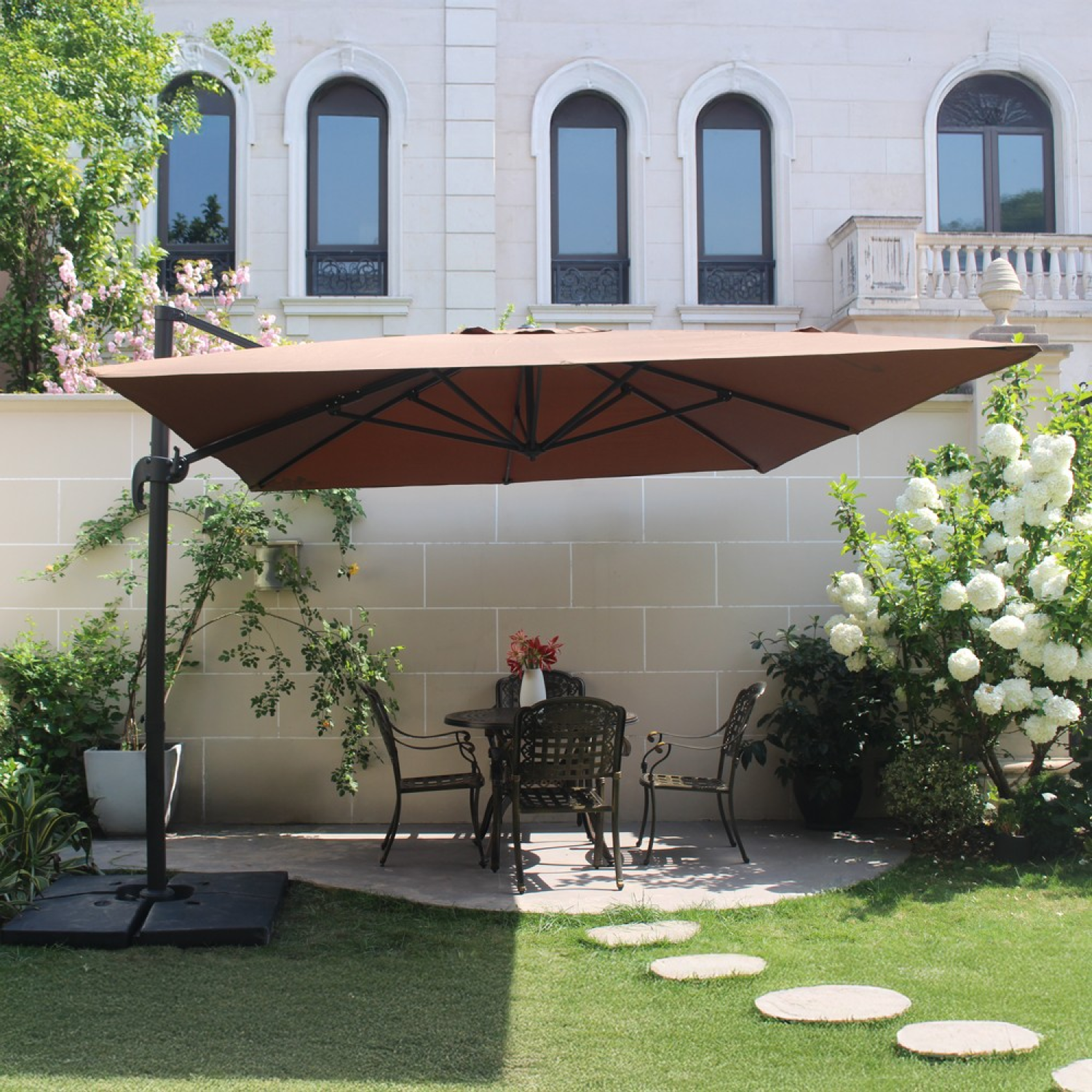 Voir la diapositive 2 : CONCEPT USINE Ensemble parasol  marron 3x4m et 4 dalles à lester CESARE