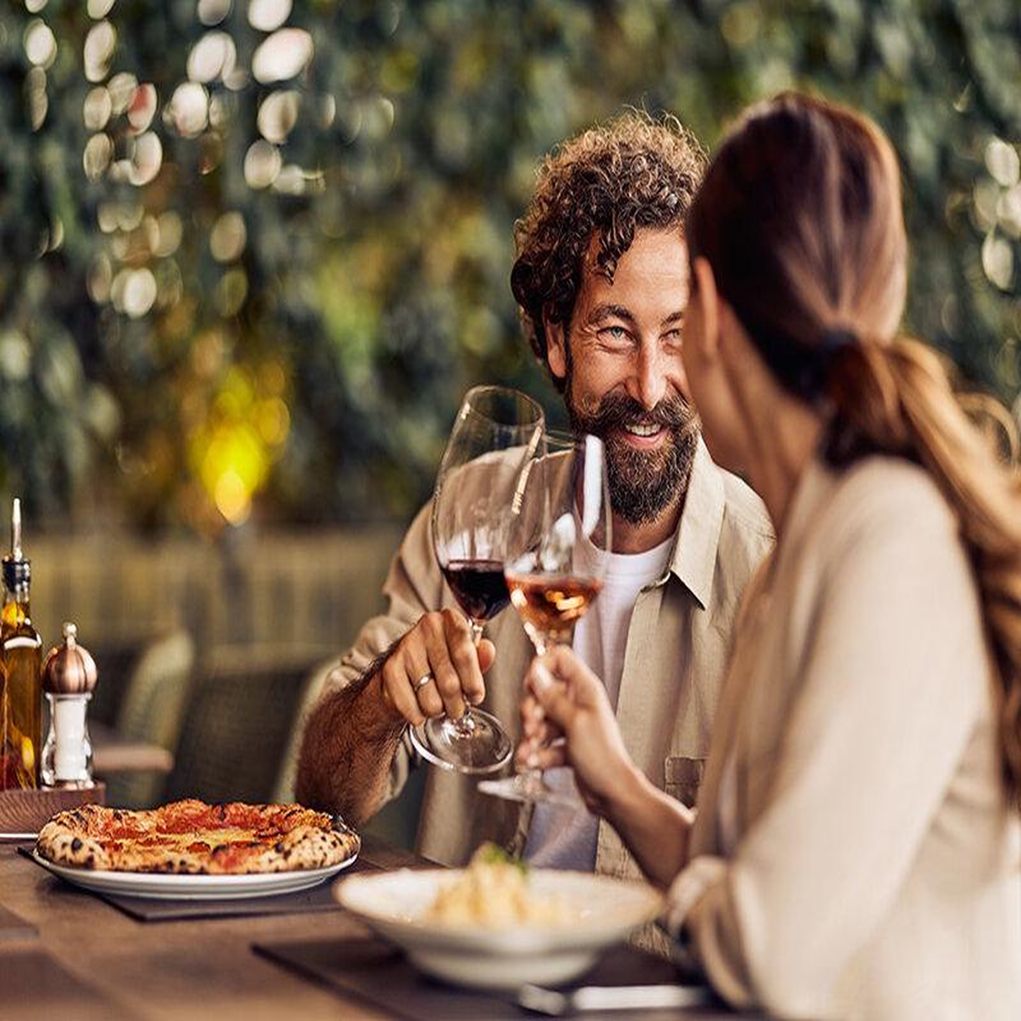 Voir la diapositive 3 : Smartbox Saint-valentin romantique : escapade bien-être et dîner en tête-à-tête - coffret cadeau multi-thèmes