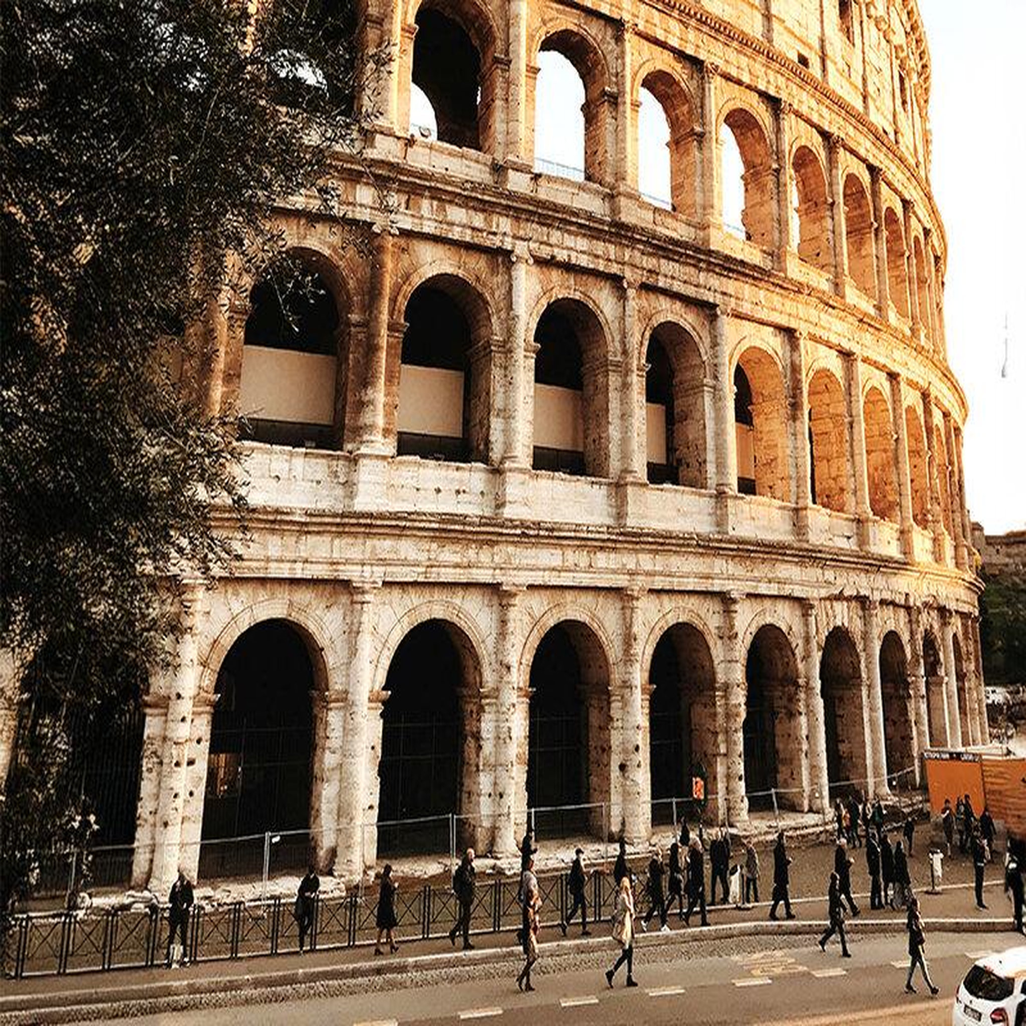 Voir la diapositive 2 : Smartbox City trip à rome : 5 jours en hôtel 3* avec visites des lieux incontournables en basse saison - coffret cadeau séjour
