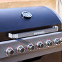 Voir la diapositive 5 : SWEEEK Barbecue au gaz Edmond noir - 6 brûleurs + 1 feu latéral. avec thermomètre. L 132x P62 x H143 cm