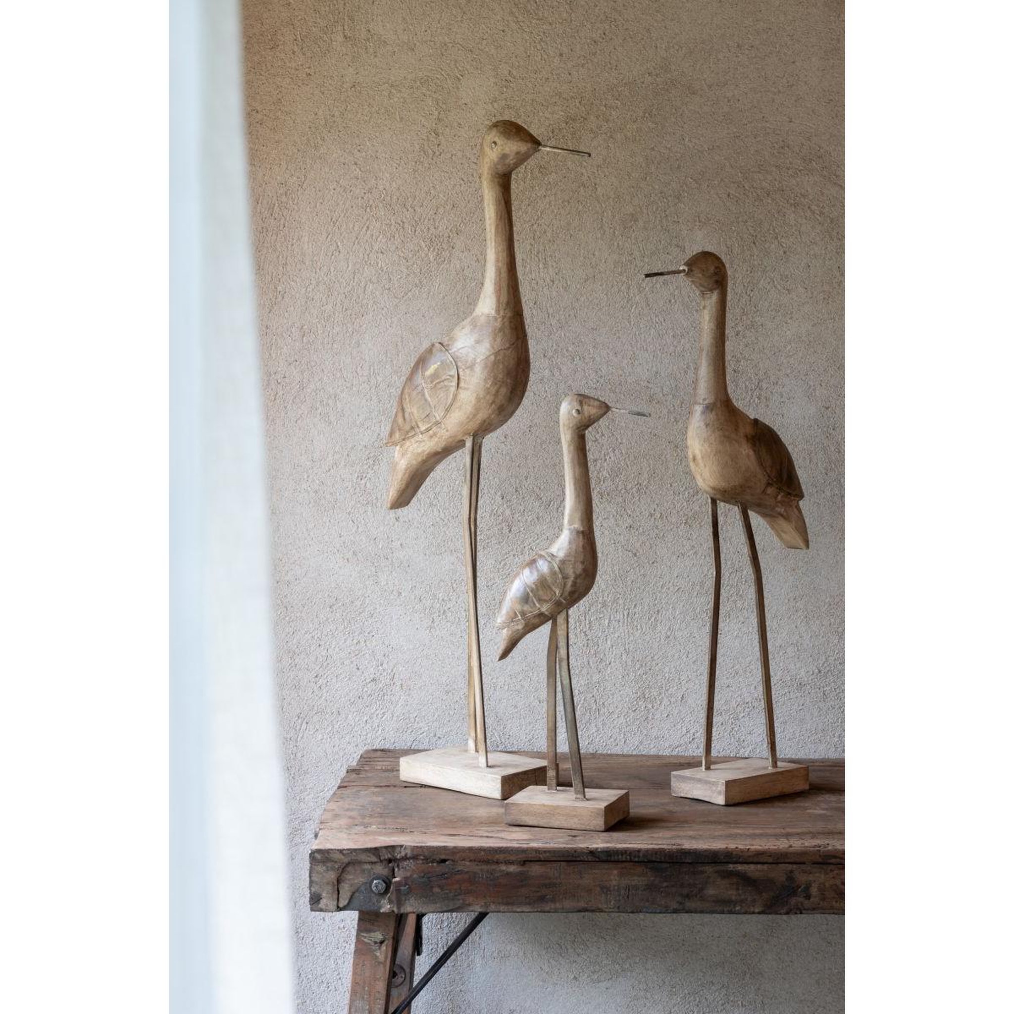 Voir la diapositive 3 : J-LINE Statue déco oiseau en bois  denny  86cm marron