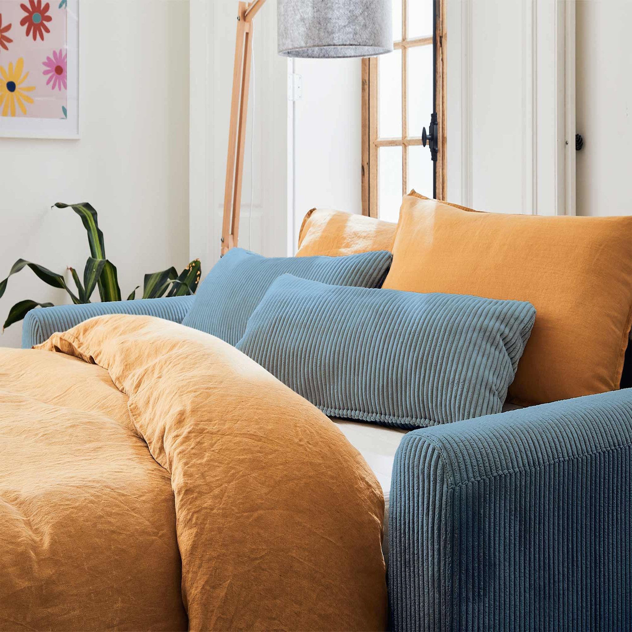 Voir la diapositive 5 : LISA DESIGN Owen - canapé 3 places convertible express couchage quotidien 140 cm matelas 12 cm en velours côtelé