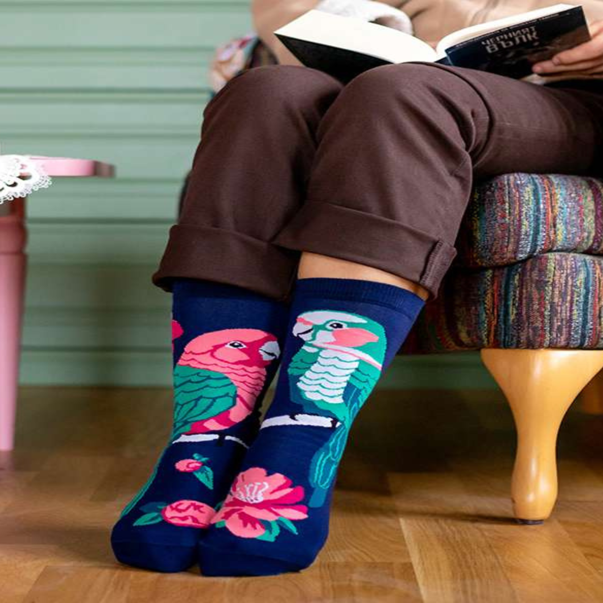 Voir la diapositive 3 : PIRIN HILL Chaussettes arty perroquets