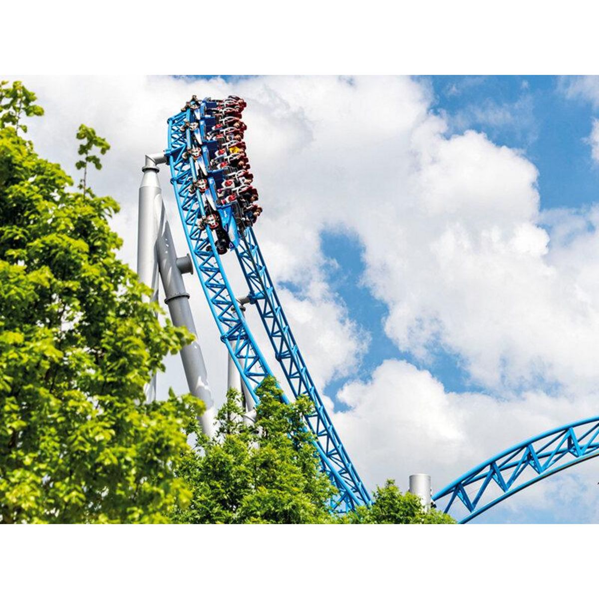 Smartbox Europa-Park 2025 en famille : 2 entrées adultes et 1 entrée enfant pour une journée en basse saison - Coffret Cadeau Sport & Aventure