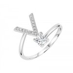 SC CRYSTAL Bague lettre V ajustable SC Crystal ornée de Zirconium. Coloris disponibles : Gris