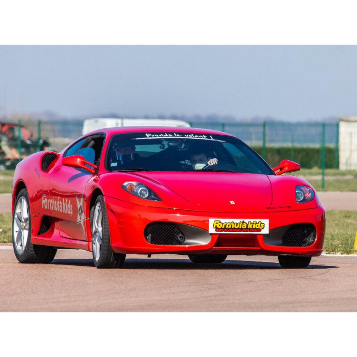 Smartbox Stage pilotage enfant : 5 ou 6 tours de circuit au volant d'une Ferrari F430 - Coffret Cadeau Sport & Aventure