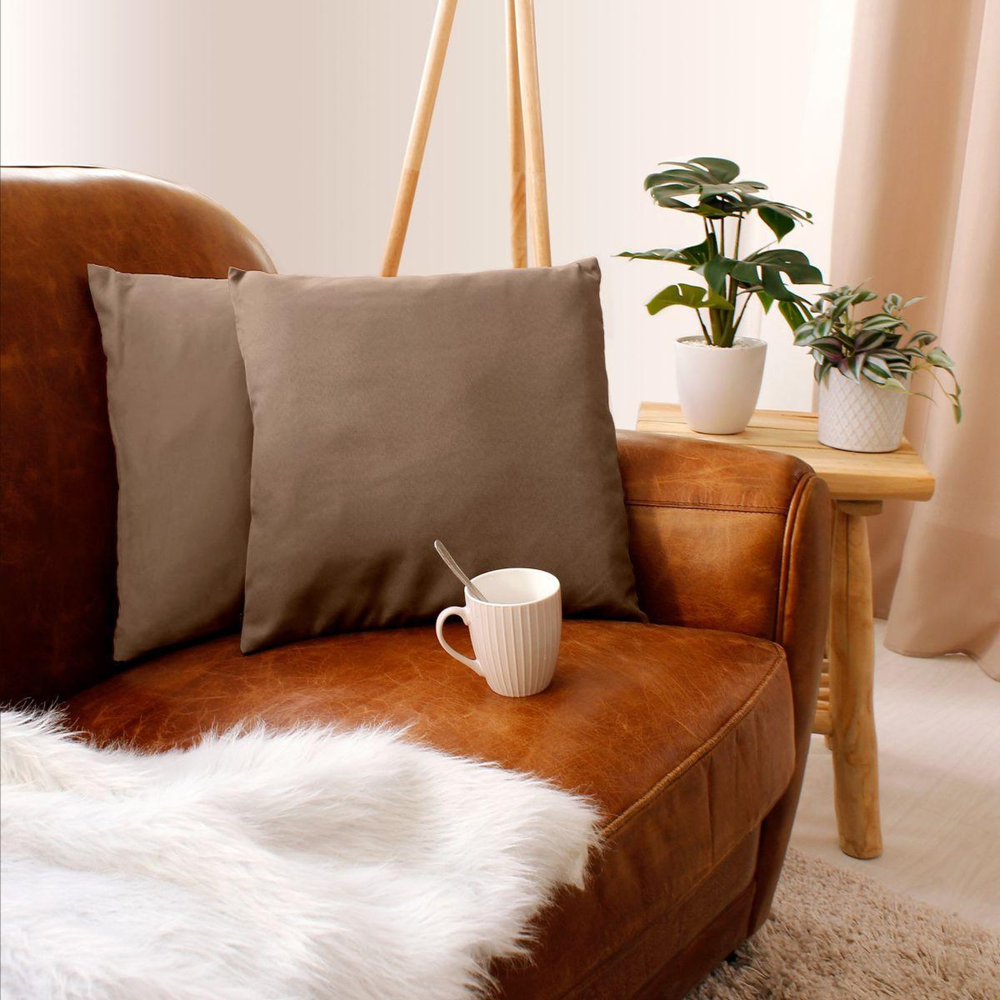 Voir la diapositive 2 : ENJOY HOME Coussin déco uni  basic  40x40cm vison