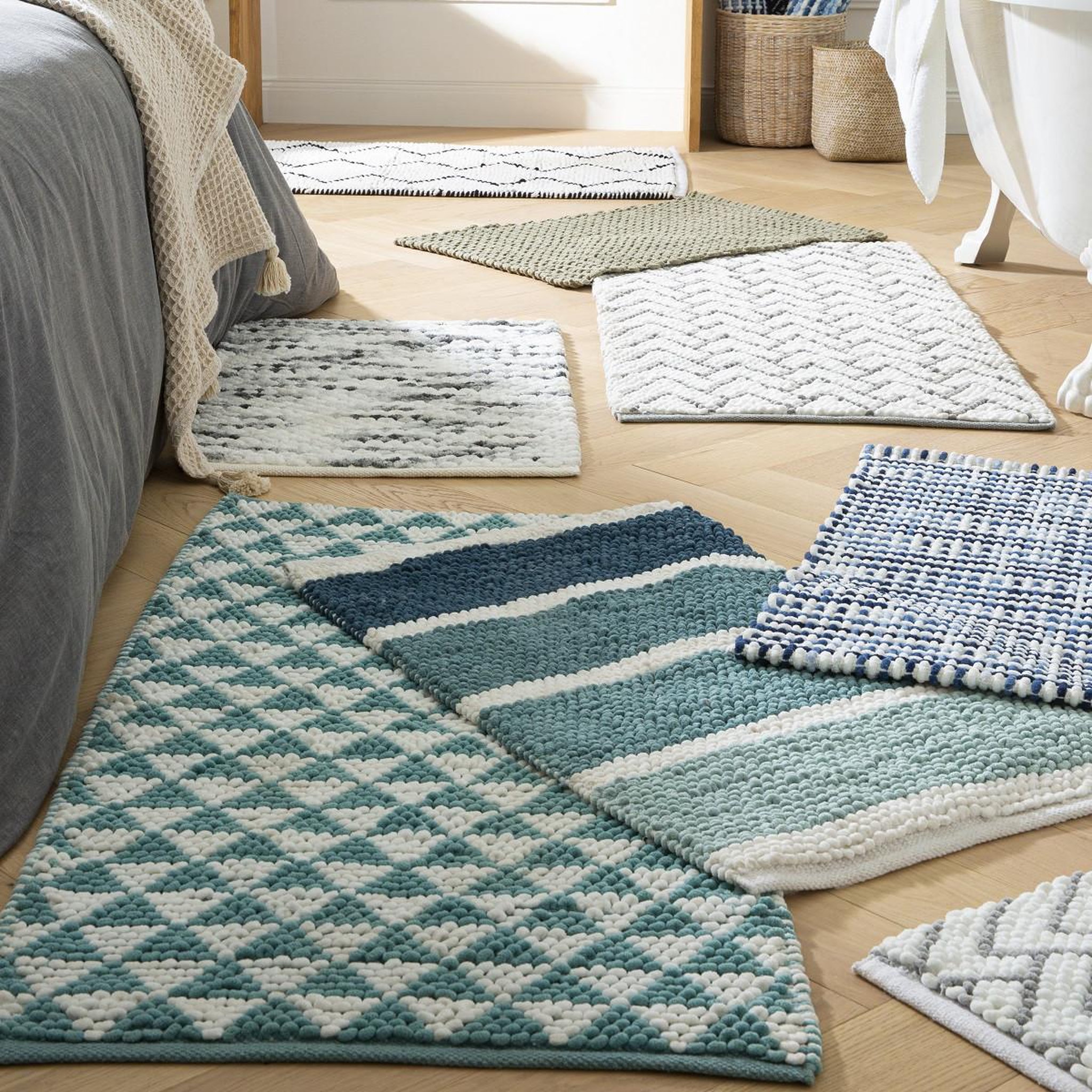 Voir la diapositive 5 : GUY LEVASSEUR Tapis de bain déco en polycoton