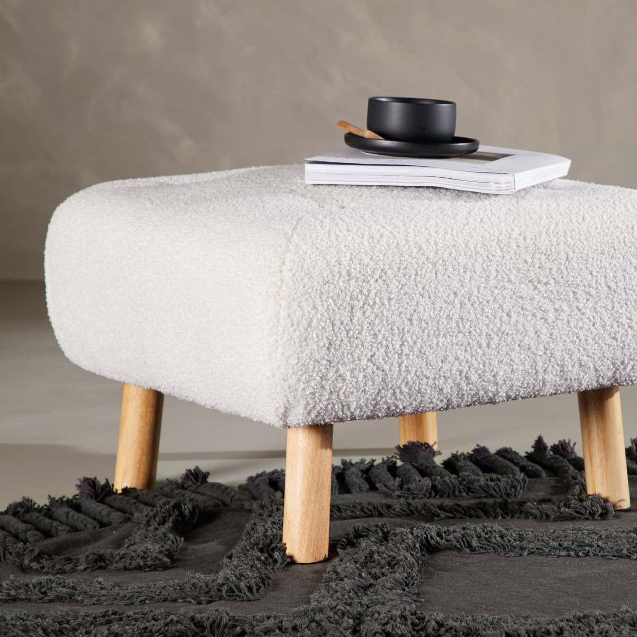 Voir la diapositive 5 : Paris Prix Pouf déco en bouclette  salina  60cm naturel