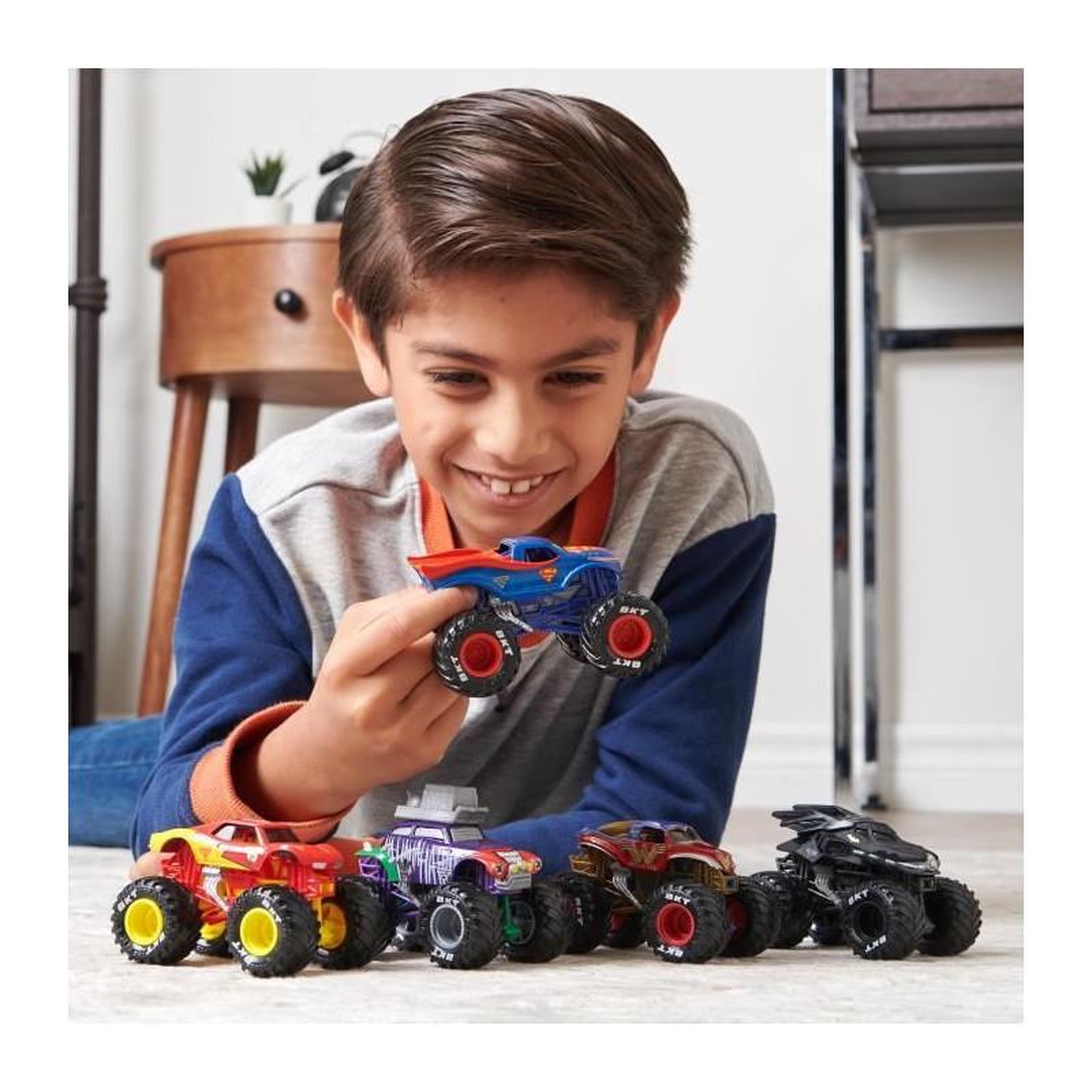 Voir la diapositive 3 : MONSTER JAM PACK DE 5 VEHICULES DIE-CAST 1:64 DC COMICS Monster Jam