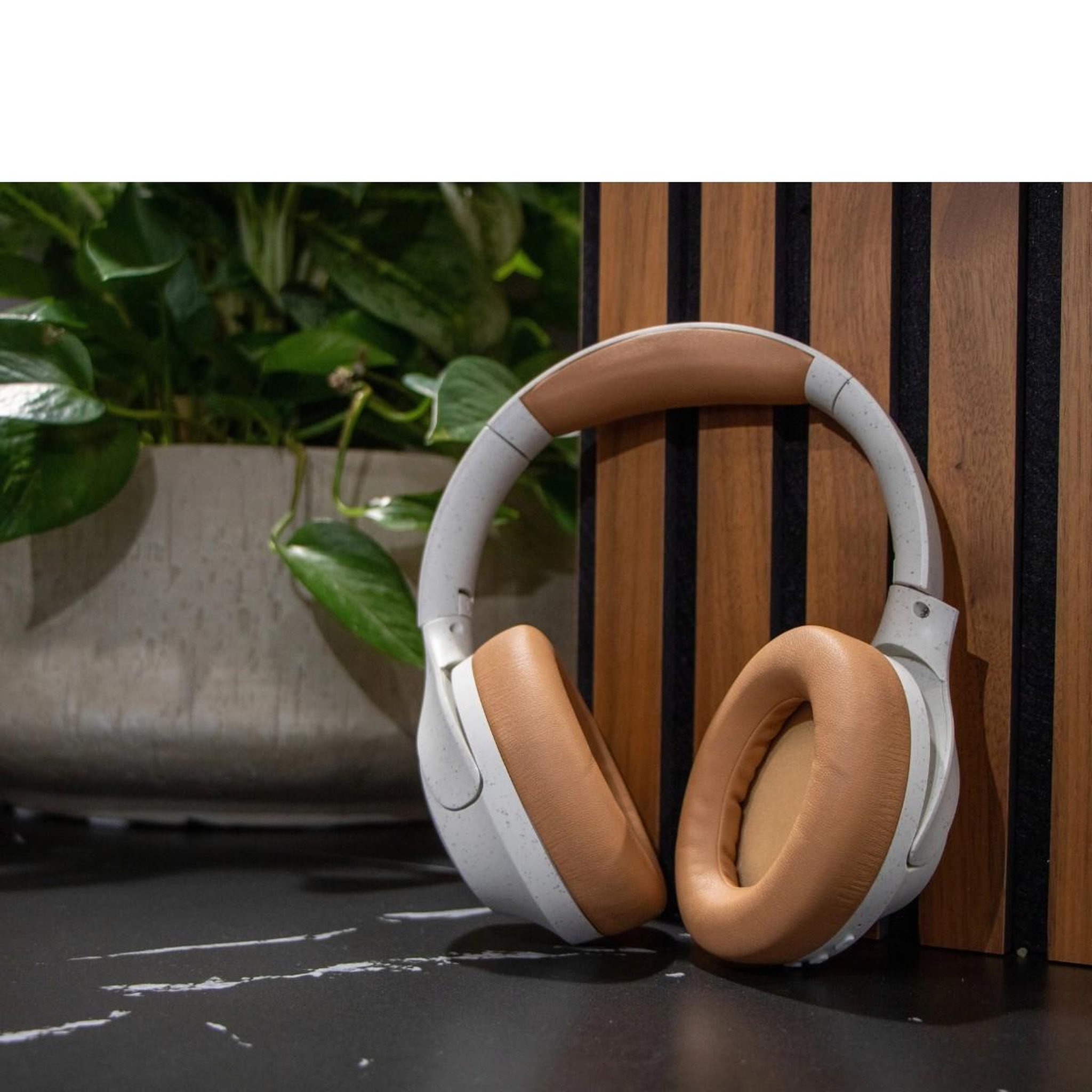 Voir la diapositive 5 : Lenco Casque sans fil Bluetooth 5.3 ANC 40 mm jusqu'à 60h faible latence Micro mains libres Musique Blanc Gris Marron