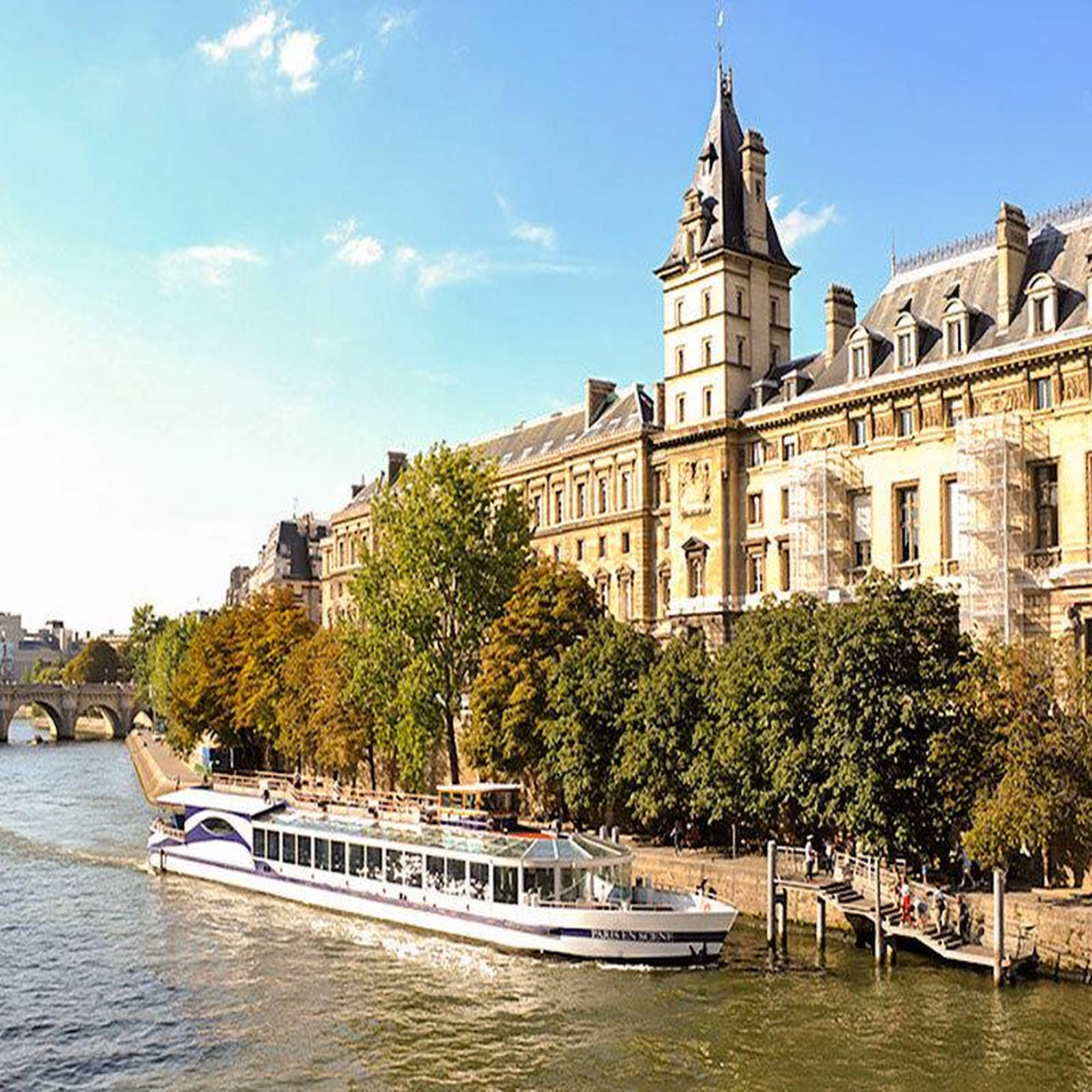 Voir la diapositive 5 : Smartbox Croisière gourmande d'1h45 sur la seine avec dîner menu 3 plats sur le paris en scène - coffret cadeau gastronomie