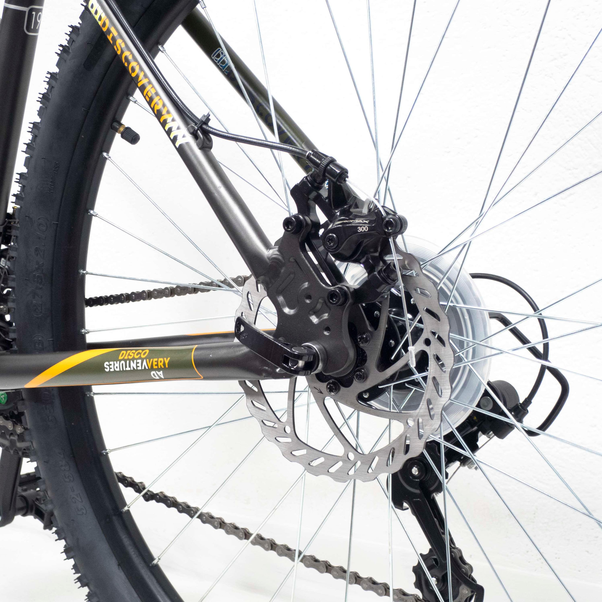 Voir la diapositive 4 : DISCOVERY ADVENTURES Vélo VTT 27,5'' Rigide Femme  Discovery Adventures  - Cadre Alu -  Double Freins à Disque - Dérailleur Shimano - Sélecteurs à gâchettes -  Fourche télescopique - Potence headset