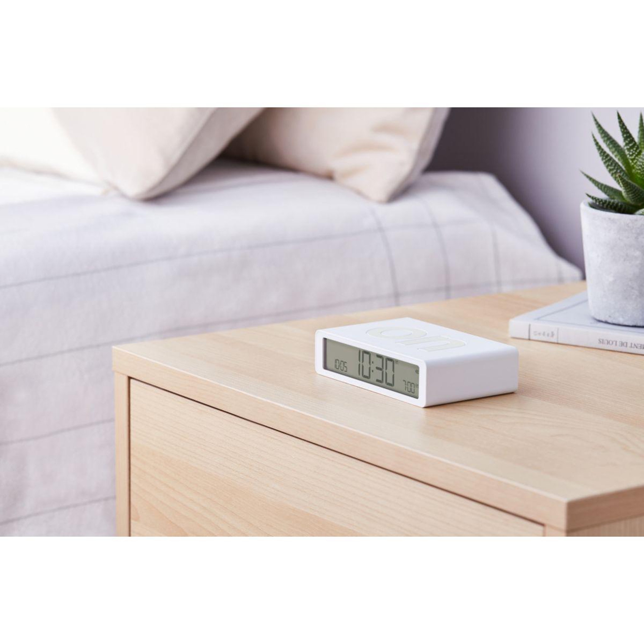 Voir la diapositive 5 : LEXON Réveil Flip Classic Rechargeable en USB-C Blanc