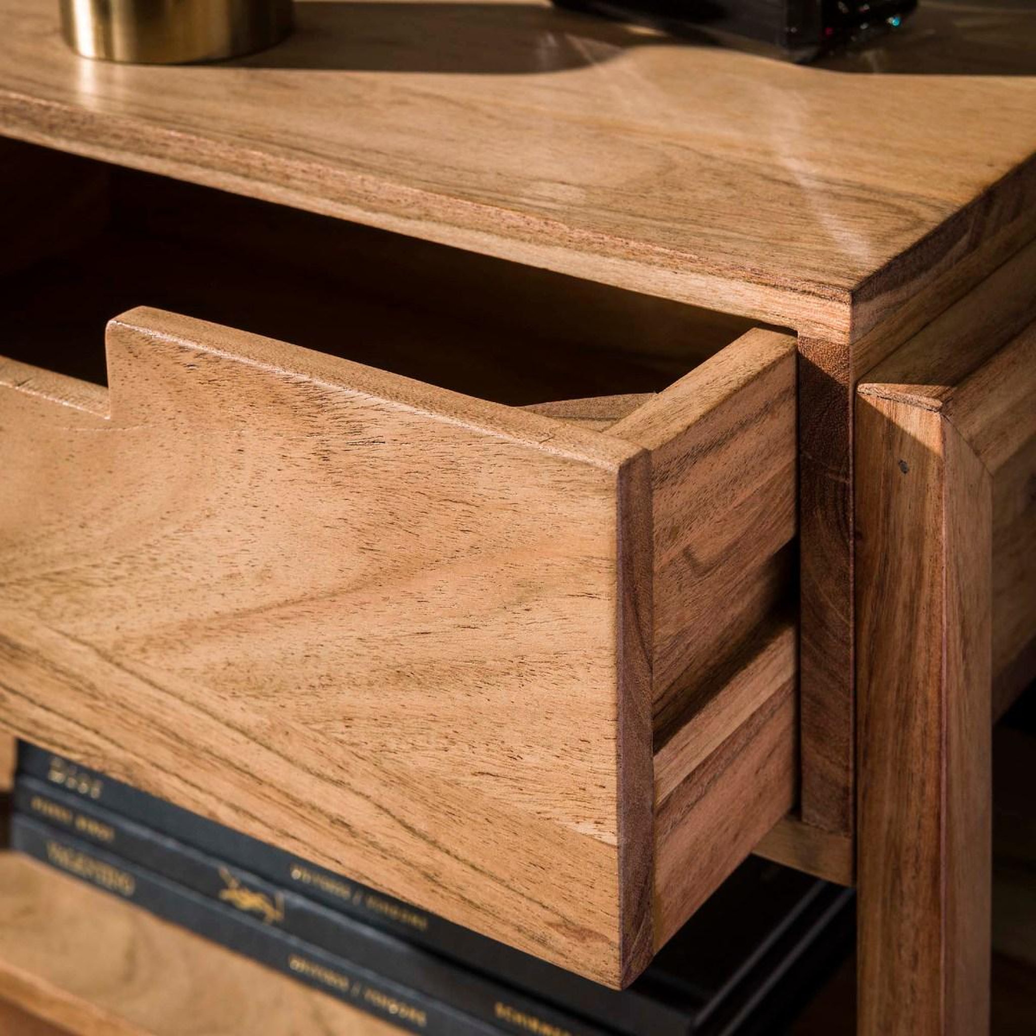 Voir la diapositive 4 : JLC KREATION Table de chevet en bois massif aeria