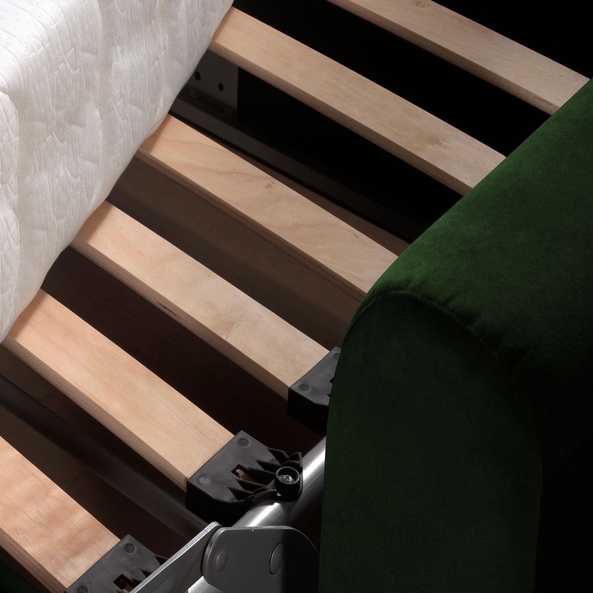 LISA DESIGN Owen - canapé 3 places convertible express couchage quotidien 140 cm matelas 12 cm en velours