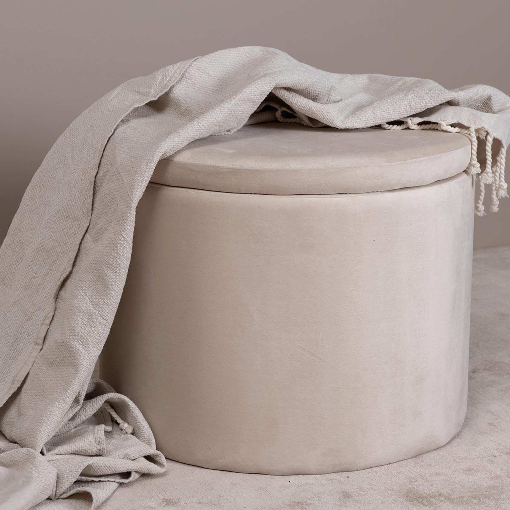 Voir la diapositive 6 : Paris Prix Pouf coffre en velours  dunken  51cm beige