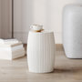 Voir la diapositive 2 : Rendez vous déco Table d'appoint ronde en métal blanc rayé D26 cm-Nello