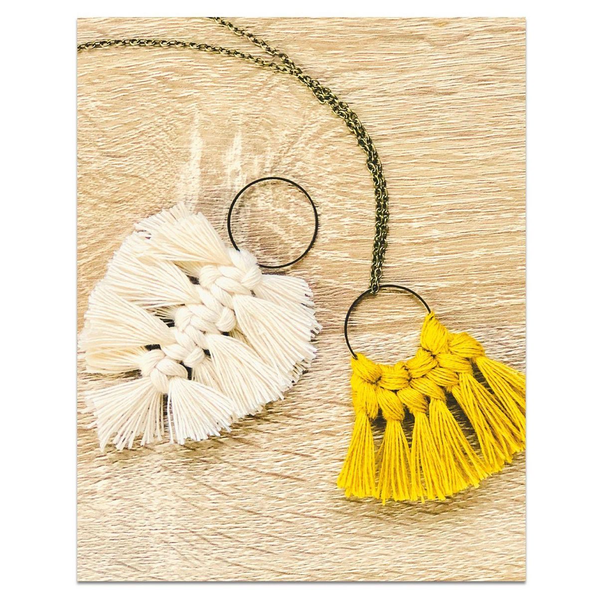 FRENCH KITS Bijoux Macramé - 2 Pendentifs jaune et écru