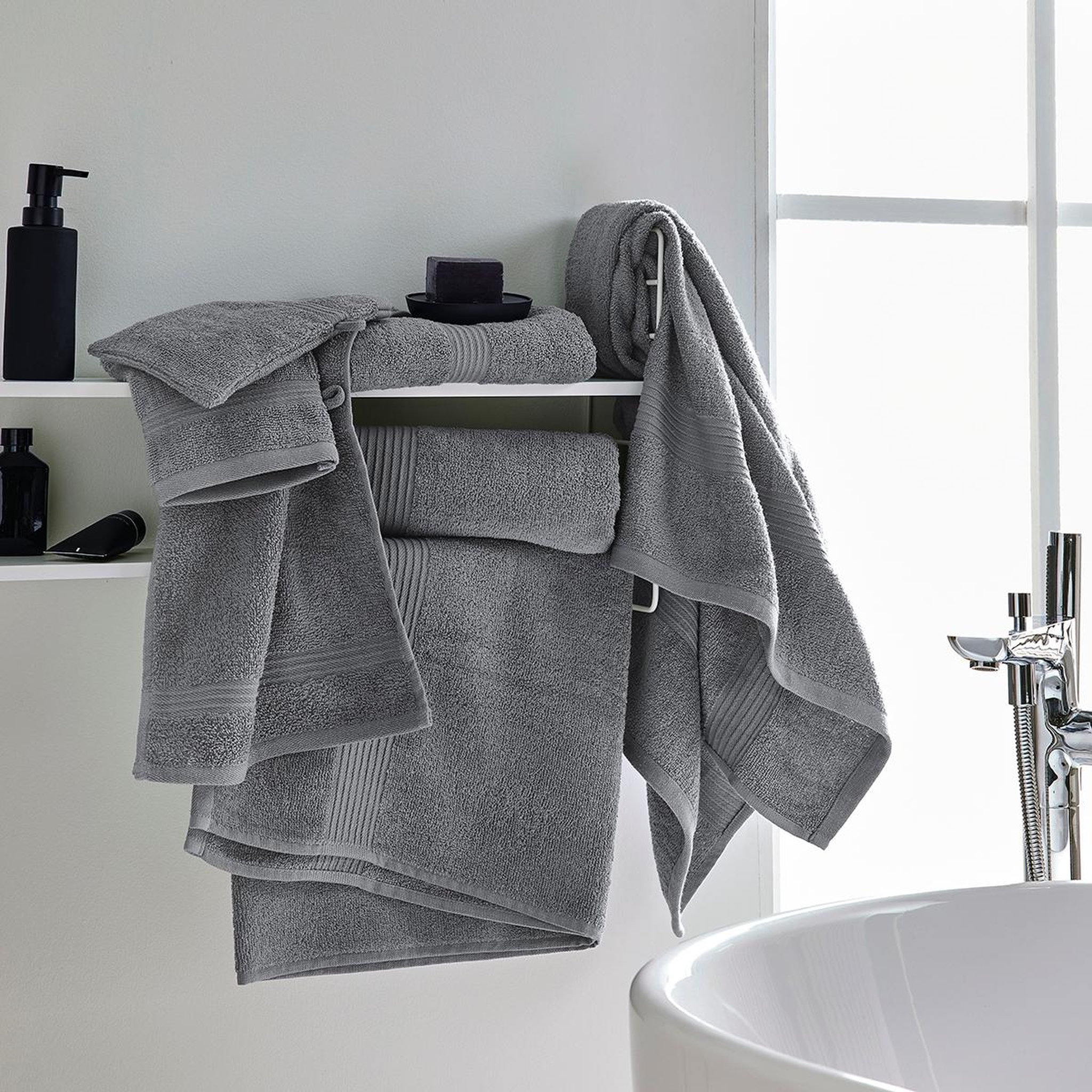 Voir la diapositive 3 : TODAY Drap de bain uni en coton 450 g/m²