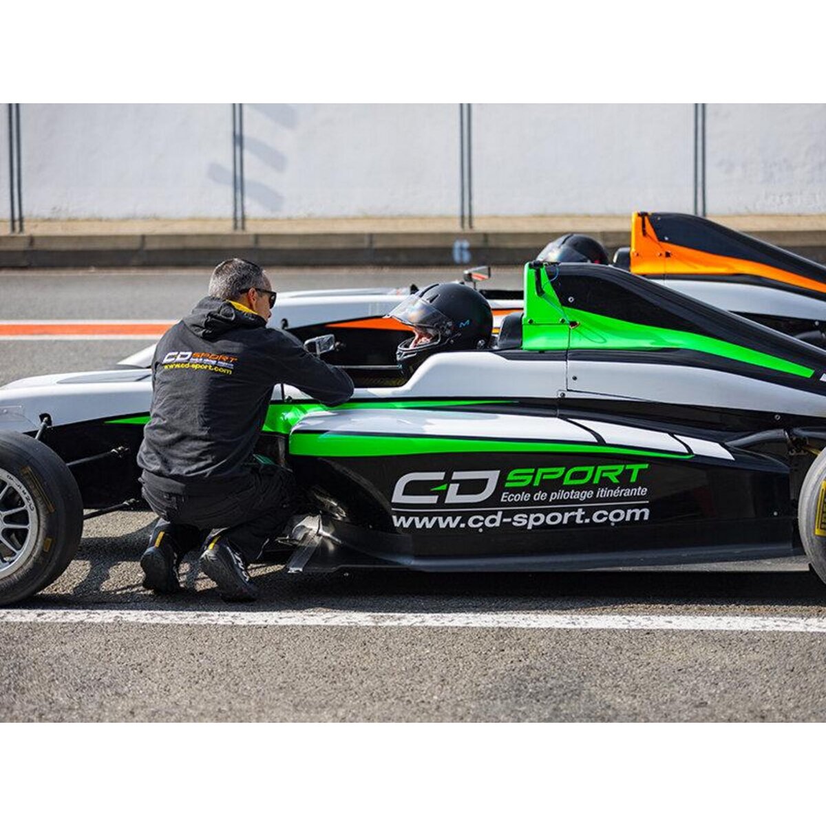 Smartbox Stage de pilotage monoplace : 28 tours sur le circuit de Fontenay-le-Comte en Formule 4 Tatuus - Coffret Cadeau Sport & Aventure