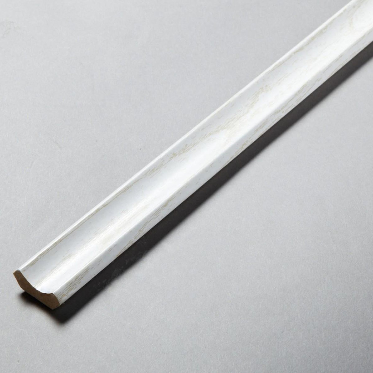 CENTRALE BRICO Corniche pour lambris revêtu 2.2 x 2.2 cm, l. 2.6 m