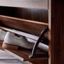 Voir la diapositive 6 : SWEEEK Meuble à chaussures scandinave décor noyer 3 portes abattantes capacité 18 paires de chaussures