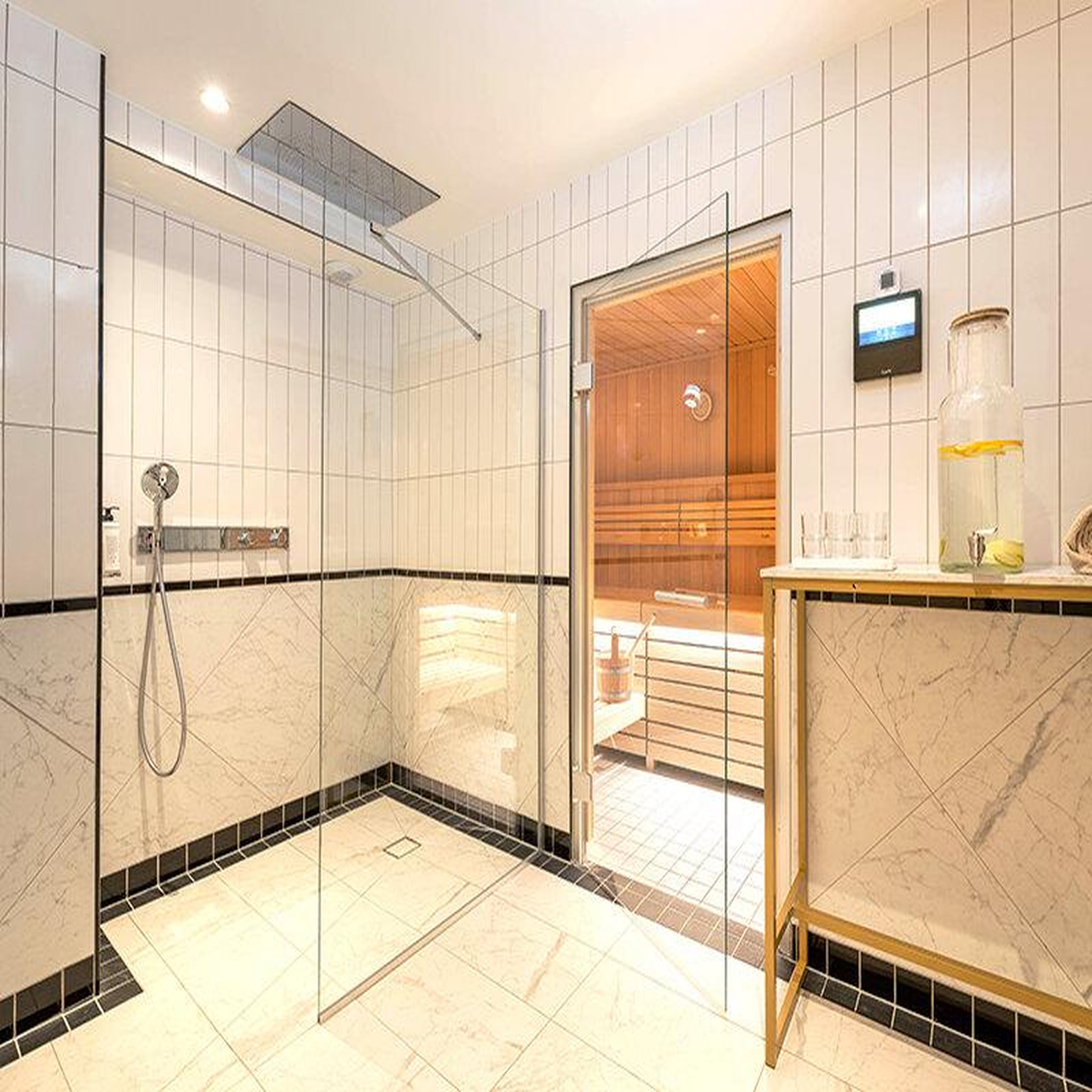 Voir la diapositive 5 : Smartbox Journée relaxante à antibes : massage du corps et accès au sauna avec cocktail - coffret cadeau bien-être