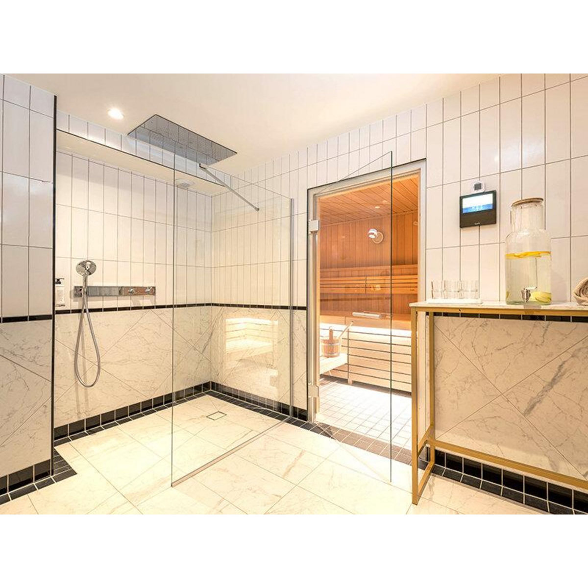 Smartbox Journée relaxante à Antibes : massage du corps et accès au sauna avec cocktail - Coffret Cadeau Bien-être