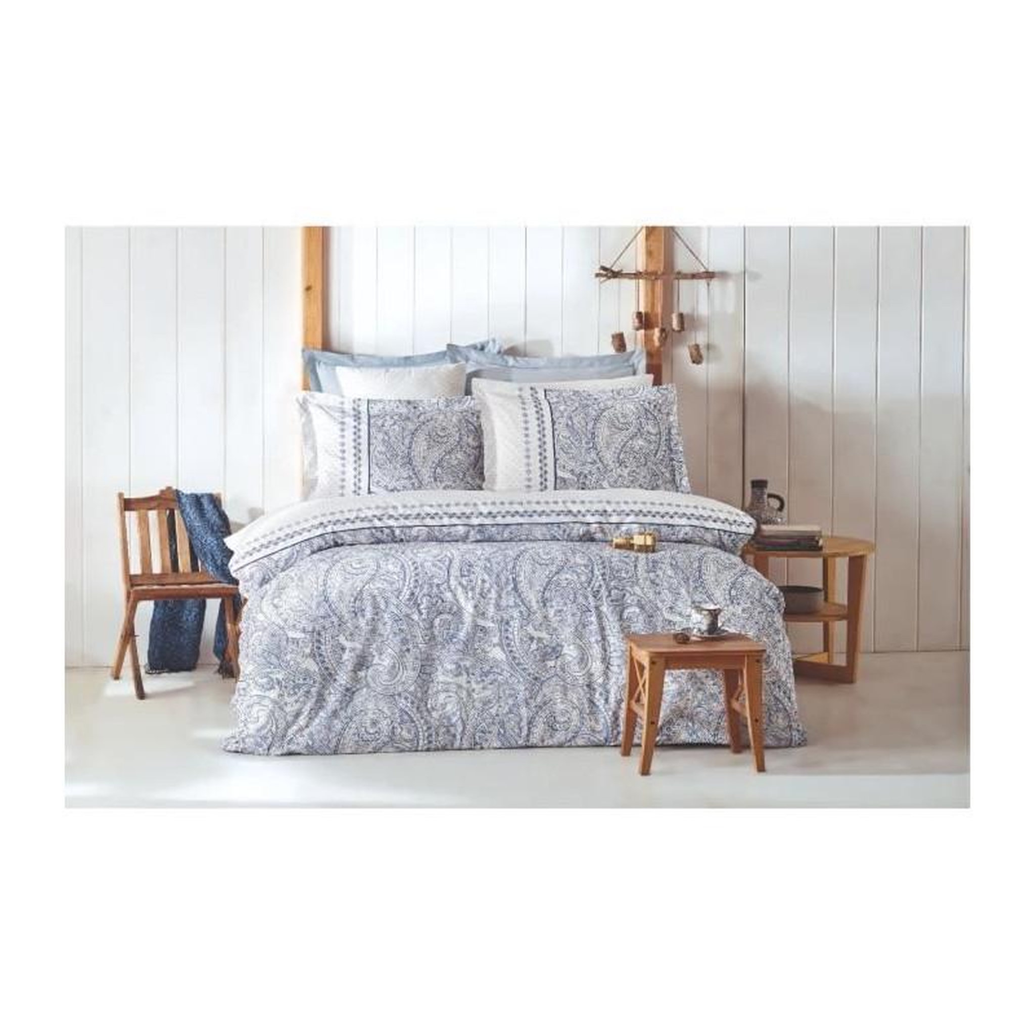 GENERIQUE Parure de lit - 1 housse de couette 220 x 240 cm + 2 taies d'oreiller 60 x 60 cm - 100% coton renforcé - Bleu