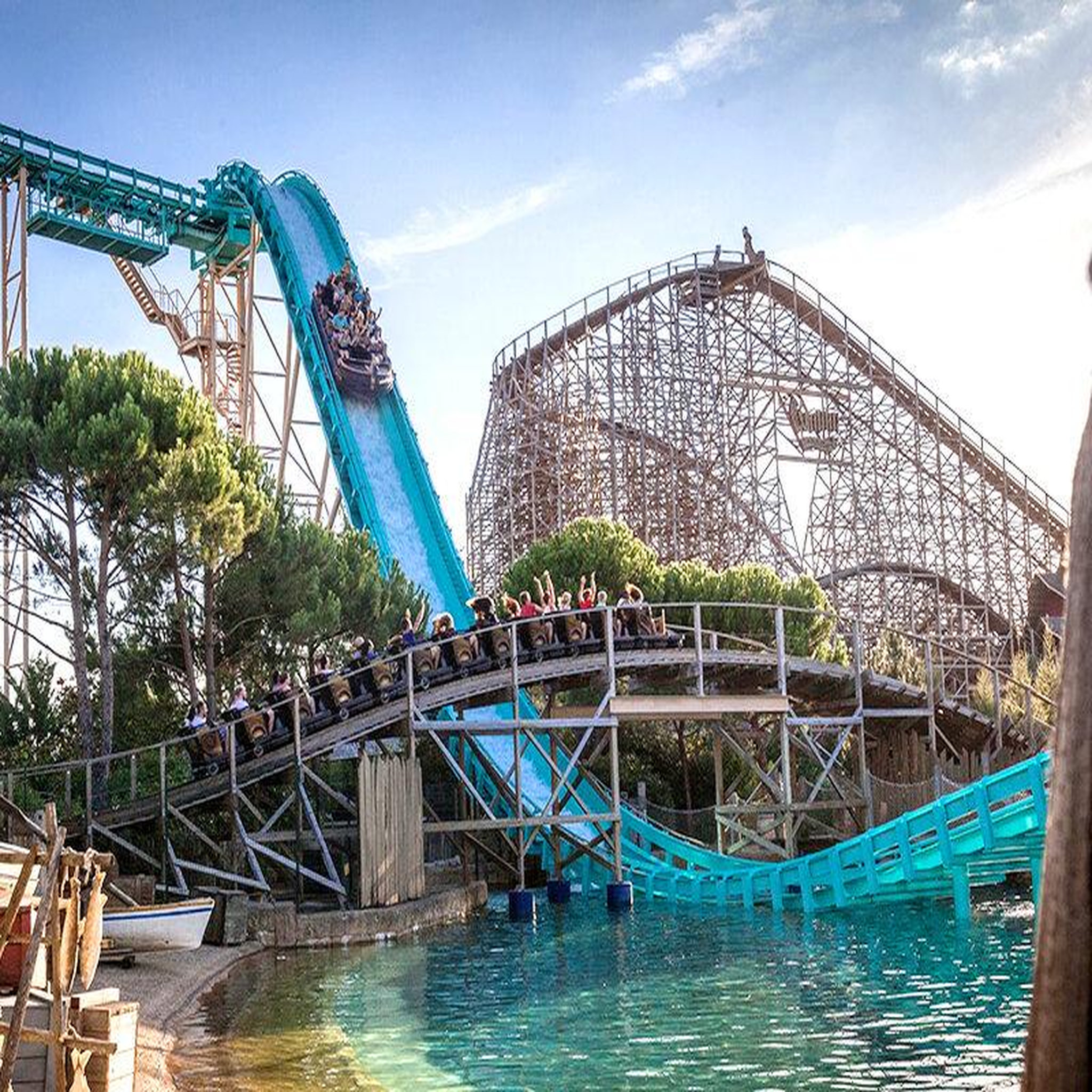 Voir la diapositive 3 : Smartbox Europa-Park 2026 : billet d'entrée pour 2 adultes et 2 enfants Haute saison (2 jours) - Coffret Cadeau Sport & Aventure