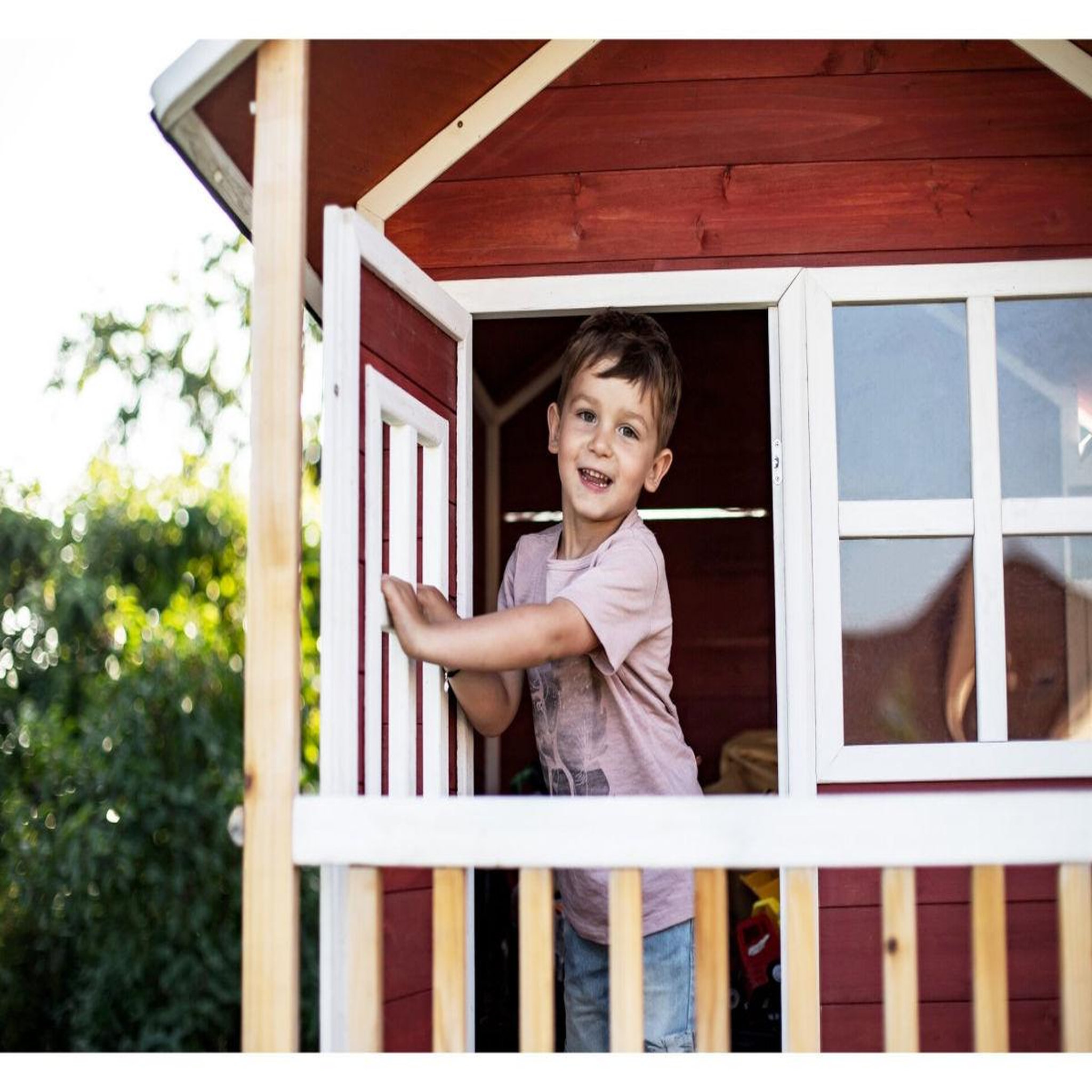 Voir la diapositive 5 : EXIT TOYS Maisonnette en bois pour enfants loft 350 rouge - exit toys