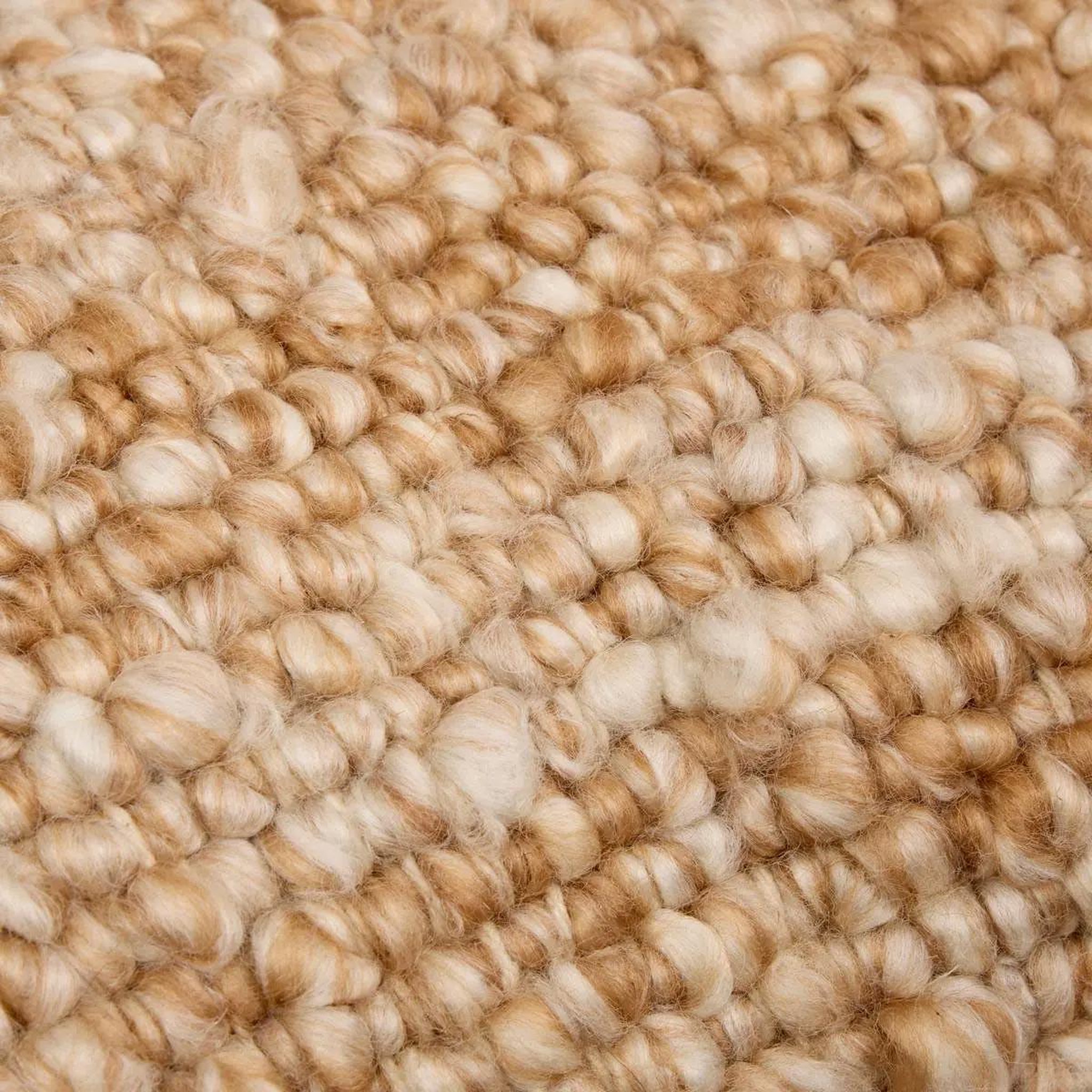 Voir la diapositive 4 : ATMOSPHERA Coussin déco effet laine  volna  30x50cm camel