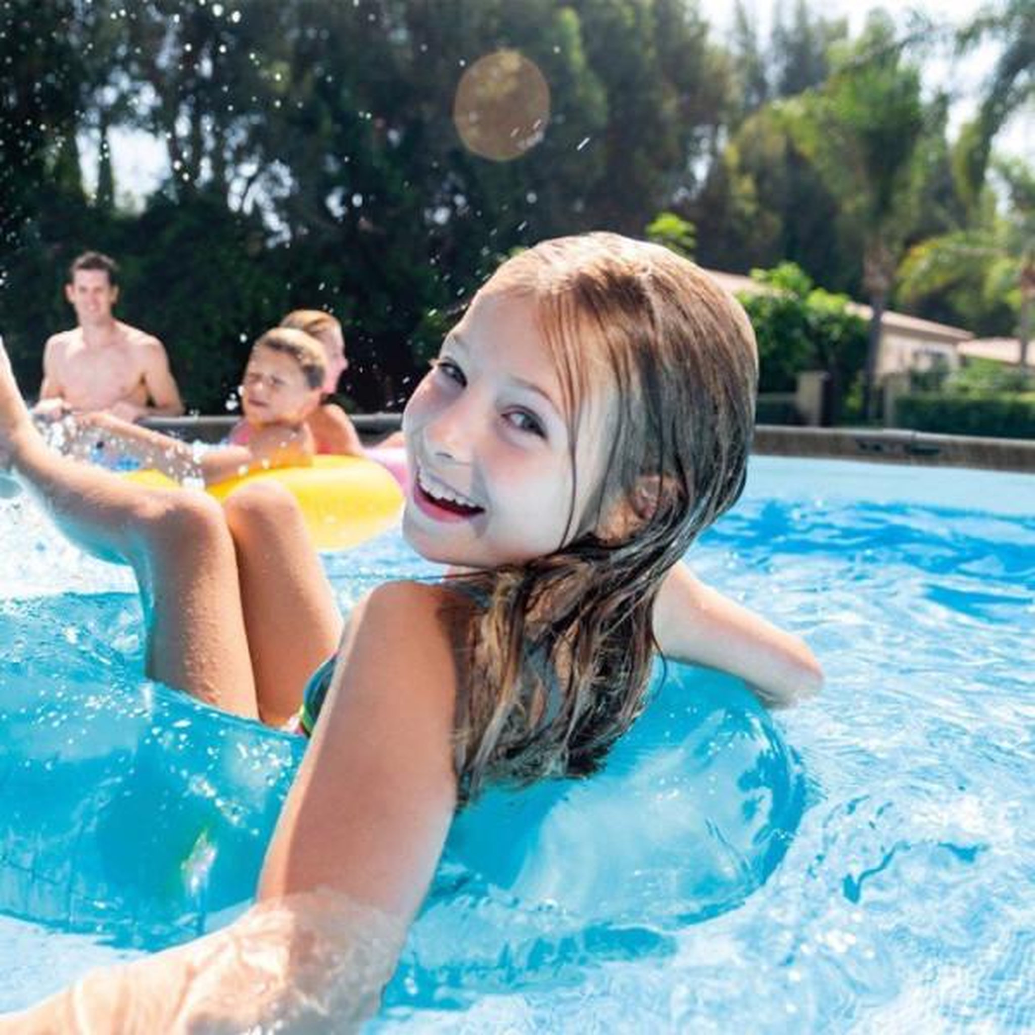 Voir la diapositive 3 : INTEX Kit piscine hors sol tubulaire intex - baltik - 457 x 122 cm - ronde (pompe, bâche, tapis de sol et échelle) - 26742nd