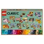 LEGO Classic 11021 90 ans de jeu, Boîte de Briques avec 15 mini Jouets de Modèles Emblématiques avec Château Fort et Train