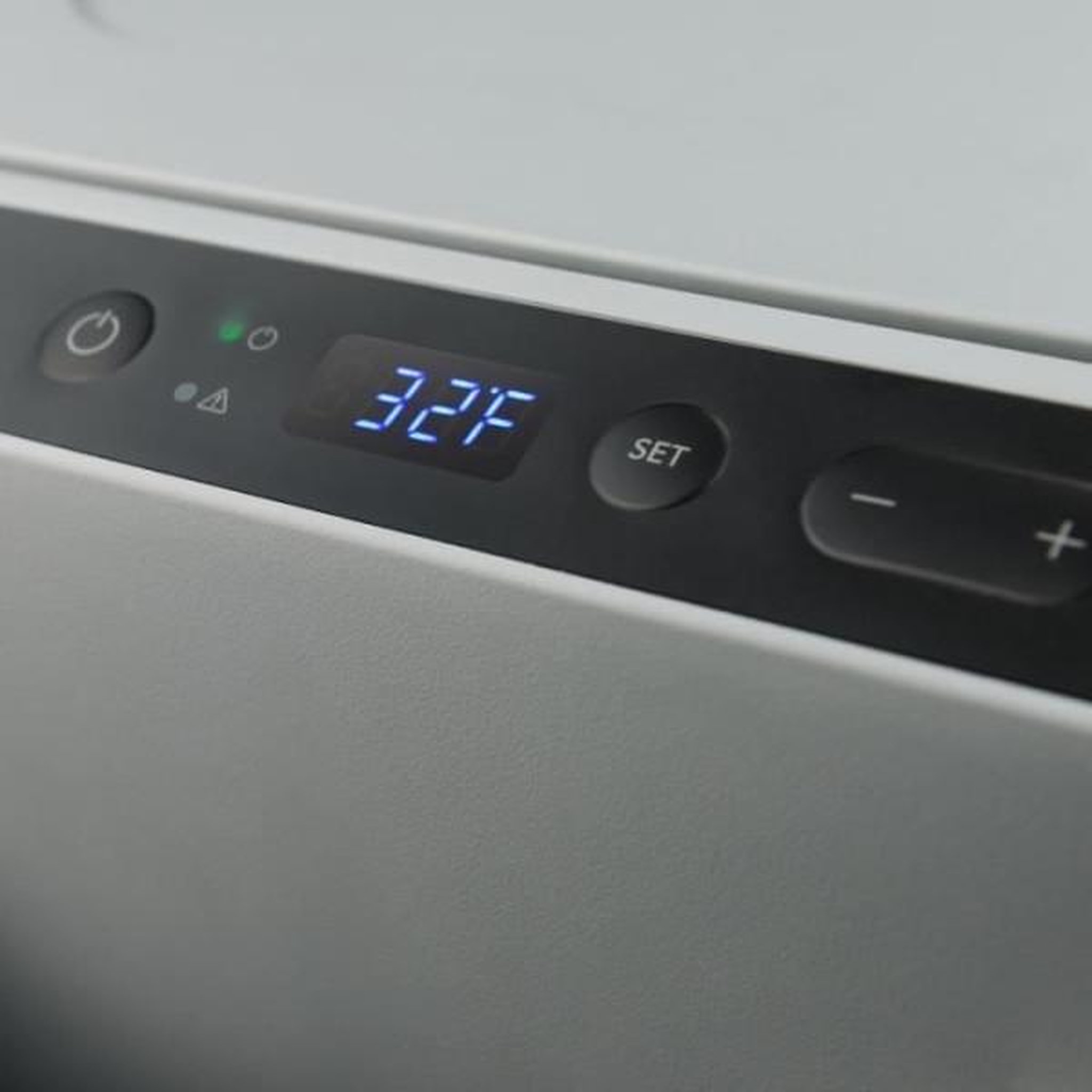 Voir la diapositive 5 : DOMETIC Glaciere   électrique portable - DOMETIC - CFF35 - A compression - 34 litres - 12 V - 24 V allume cigare - 230 V - Noir