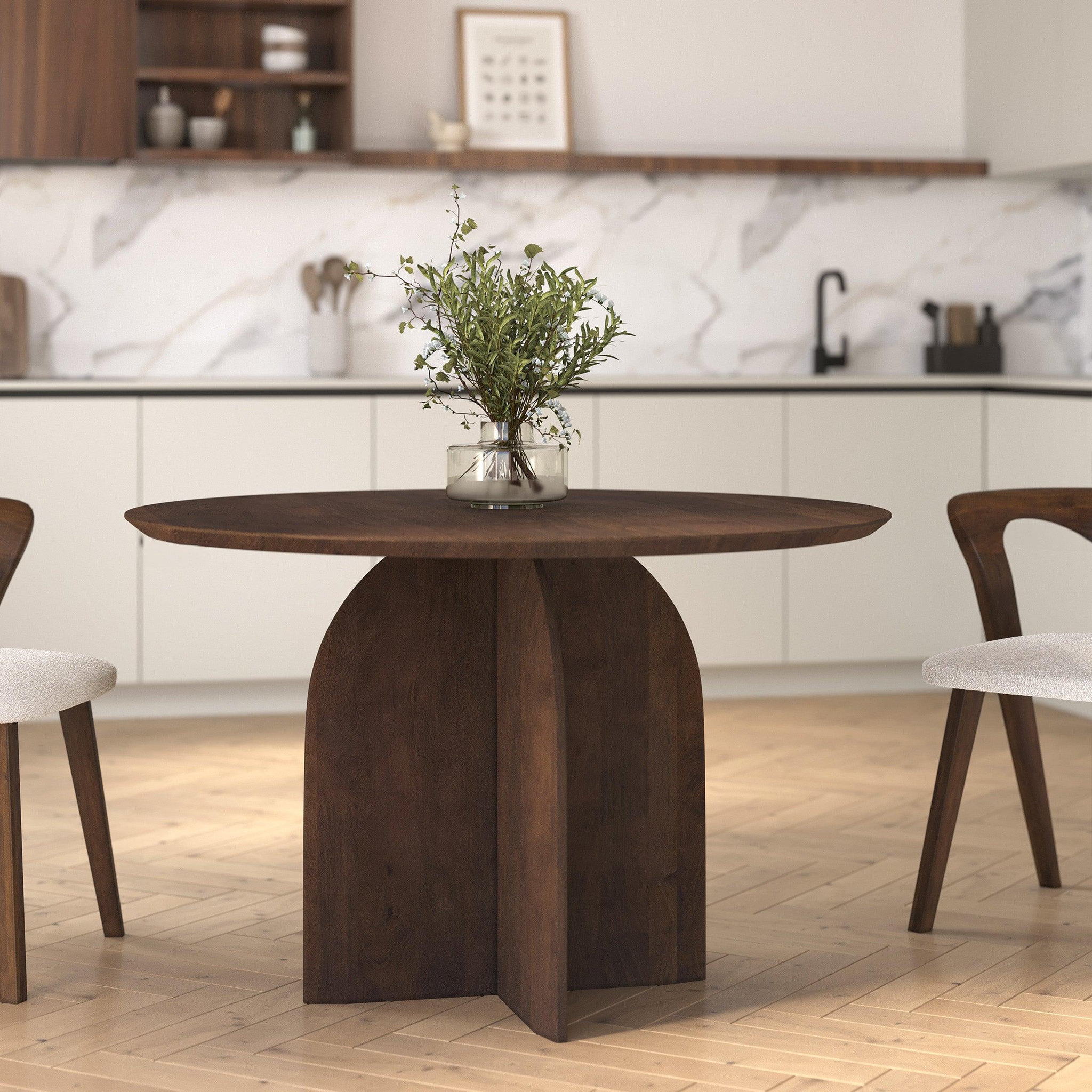 Voir la diapositive 2 : MAISON PAVANE Table ronde en bois de manguier 4 places-caïpi