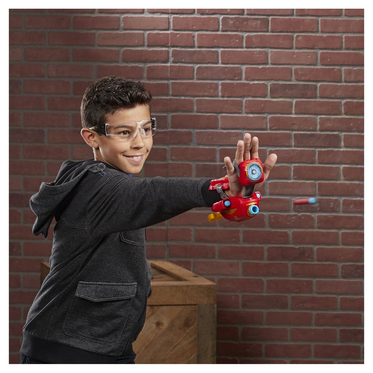 HASBRO Gant répulseur  lance-fléchettes Iron Man Nerf 