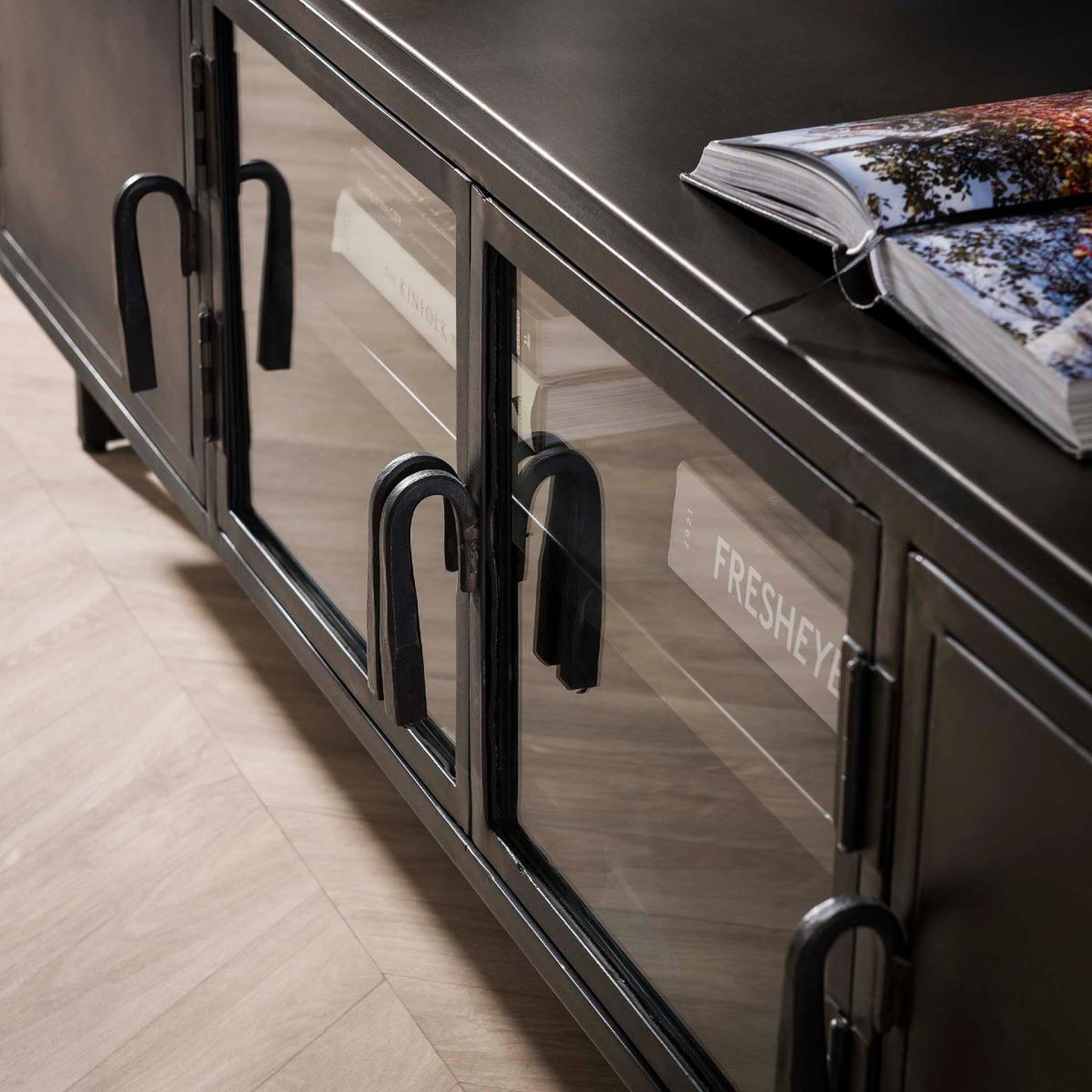 Voir la diapositive 4 : JLC KREATION Meuble tv industriel en métal 180cm iron
