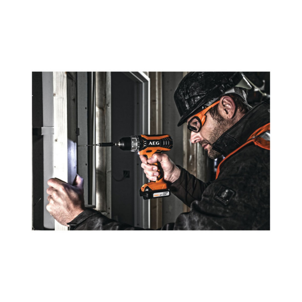 AEG Perceuse à percussion AEG 12V tradesman Gen III BSB12G3LI-202C - 2 batterie 2,0Ah - 1 chargeur