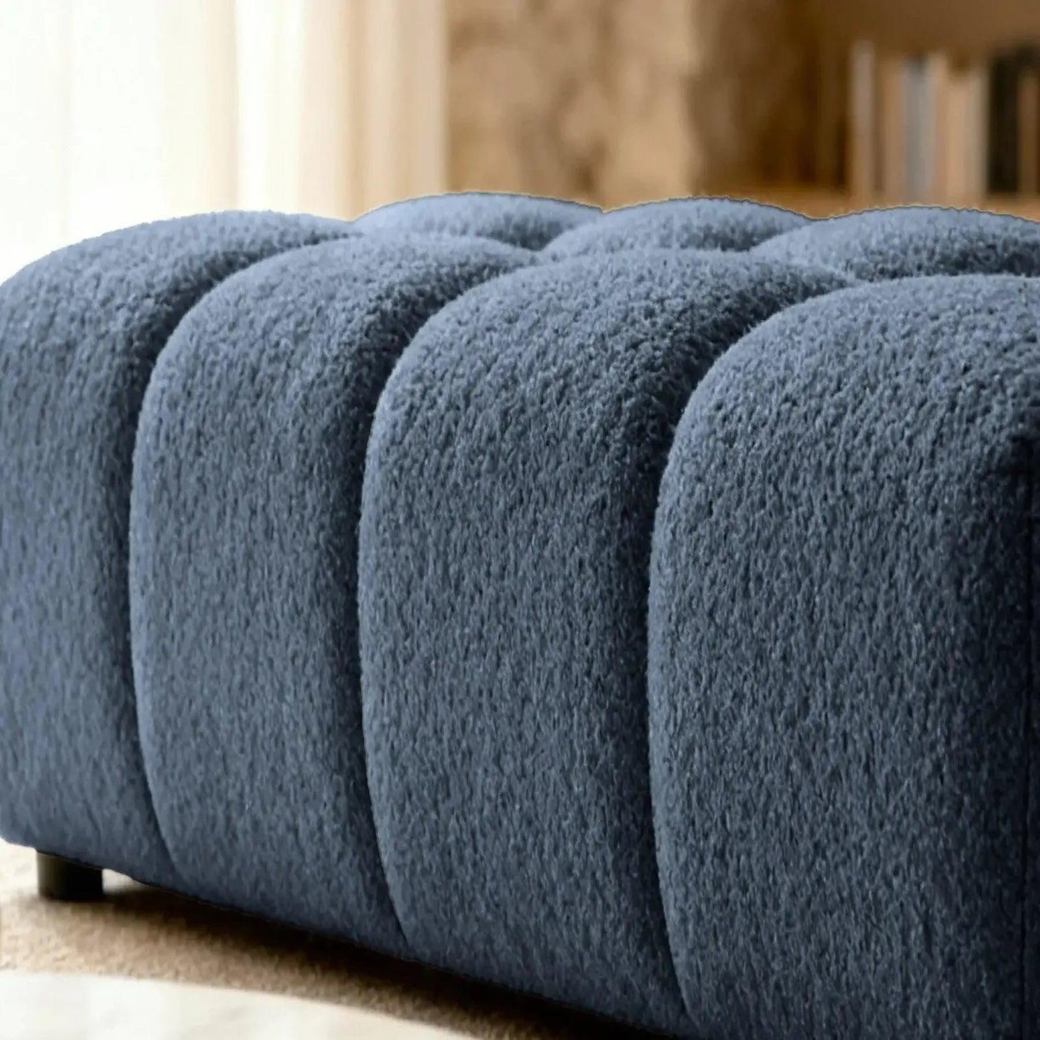 Voir la diapositive 5 : CASANOVA PARIS Alexia - pouf tissu bouclette