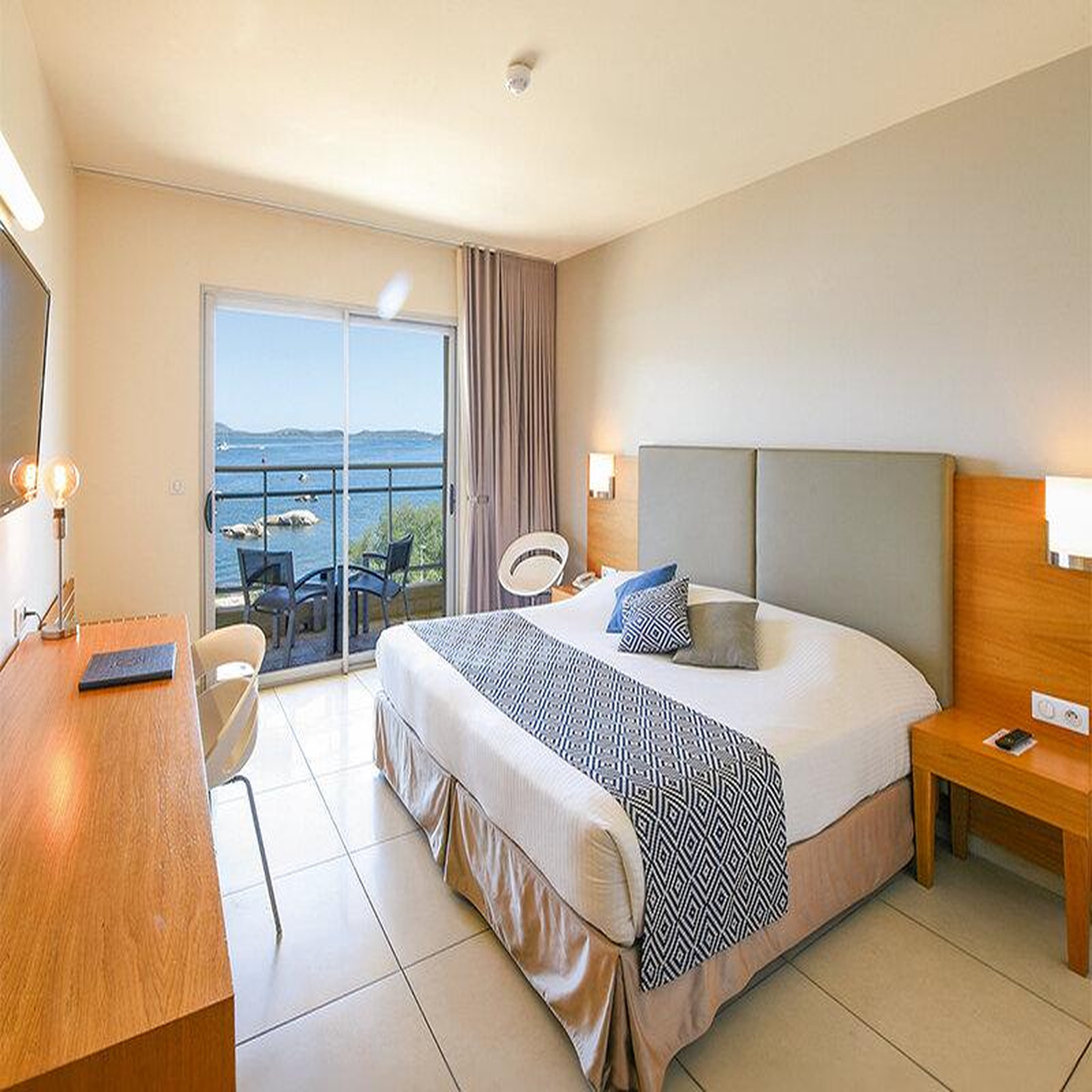 Voir la diapositive 2 : Smartbox 2 jours en hôtel 4* à porto-vecchio - coffret cadeau séjour