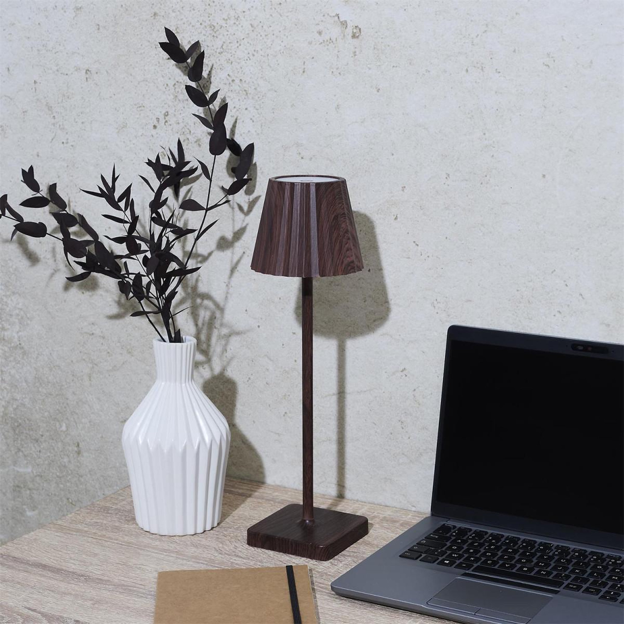 Voir la diapositive 5 : The Home Deco Factory Lampe à poser tactile effet bois  alana  36cm marron